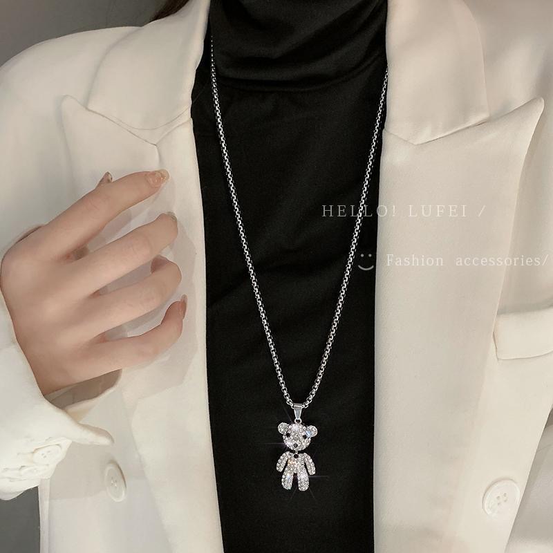 Cool hip-hop full diamond bear necklace for women, long design sense, unique pendant, niche, versatile, sweet and elegant necklace detail image 4