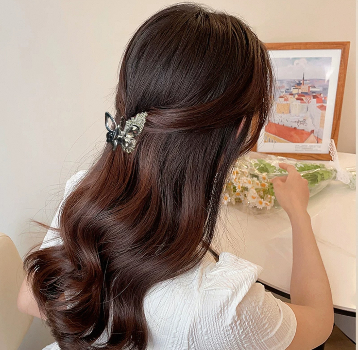 "National Trend Series Metal butterfly grabber for women, 2025 new style, high-end look, small back of the head shark clip, semi-tied hair accessory, hairpin. Application Scenario