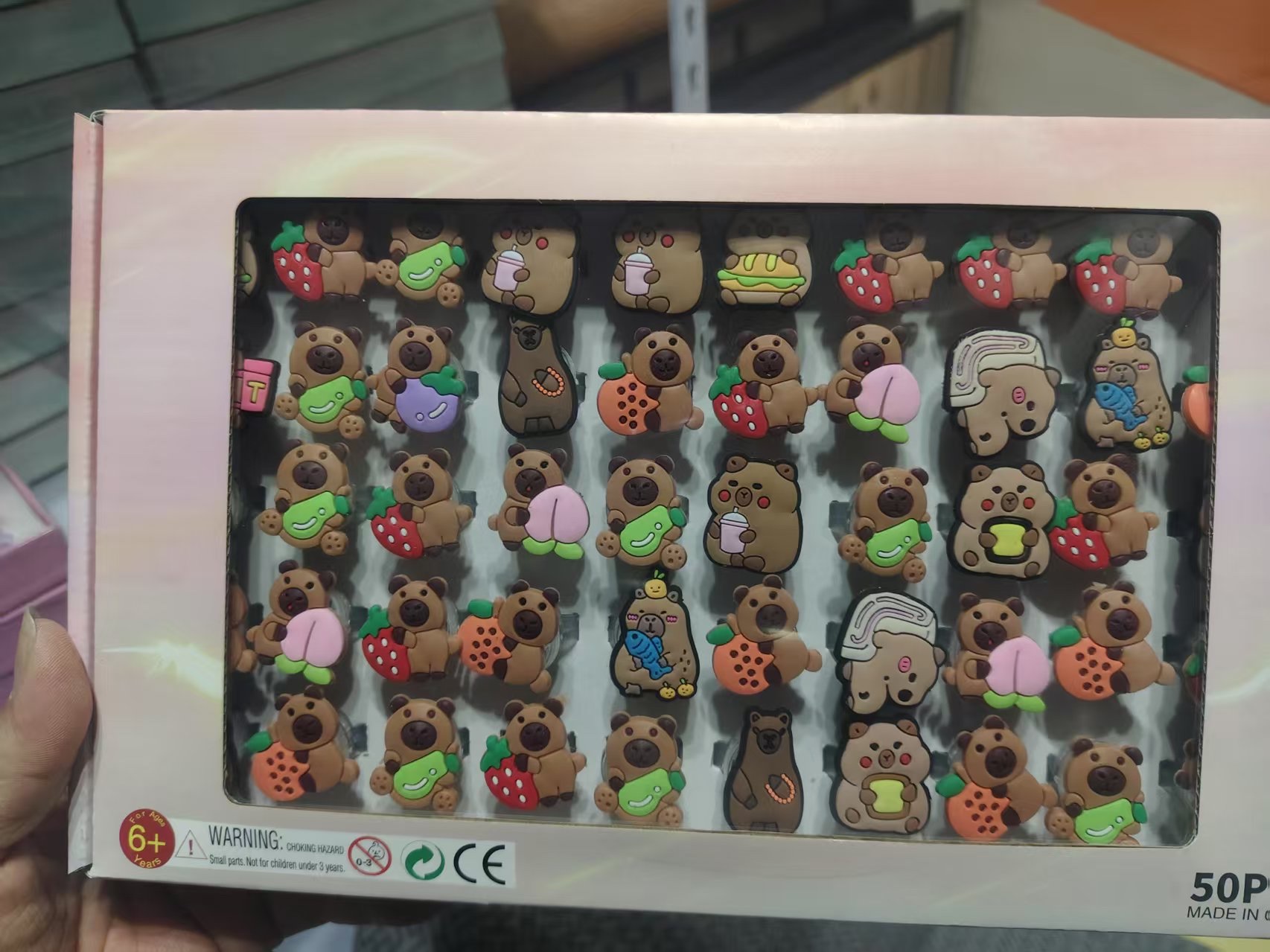 软料发光卡通戒指💍……这款产品真的非常适合夏天晚上 大人小孩都喜欢的产品 一盒50个一箱60盒  3000个 