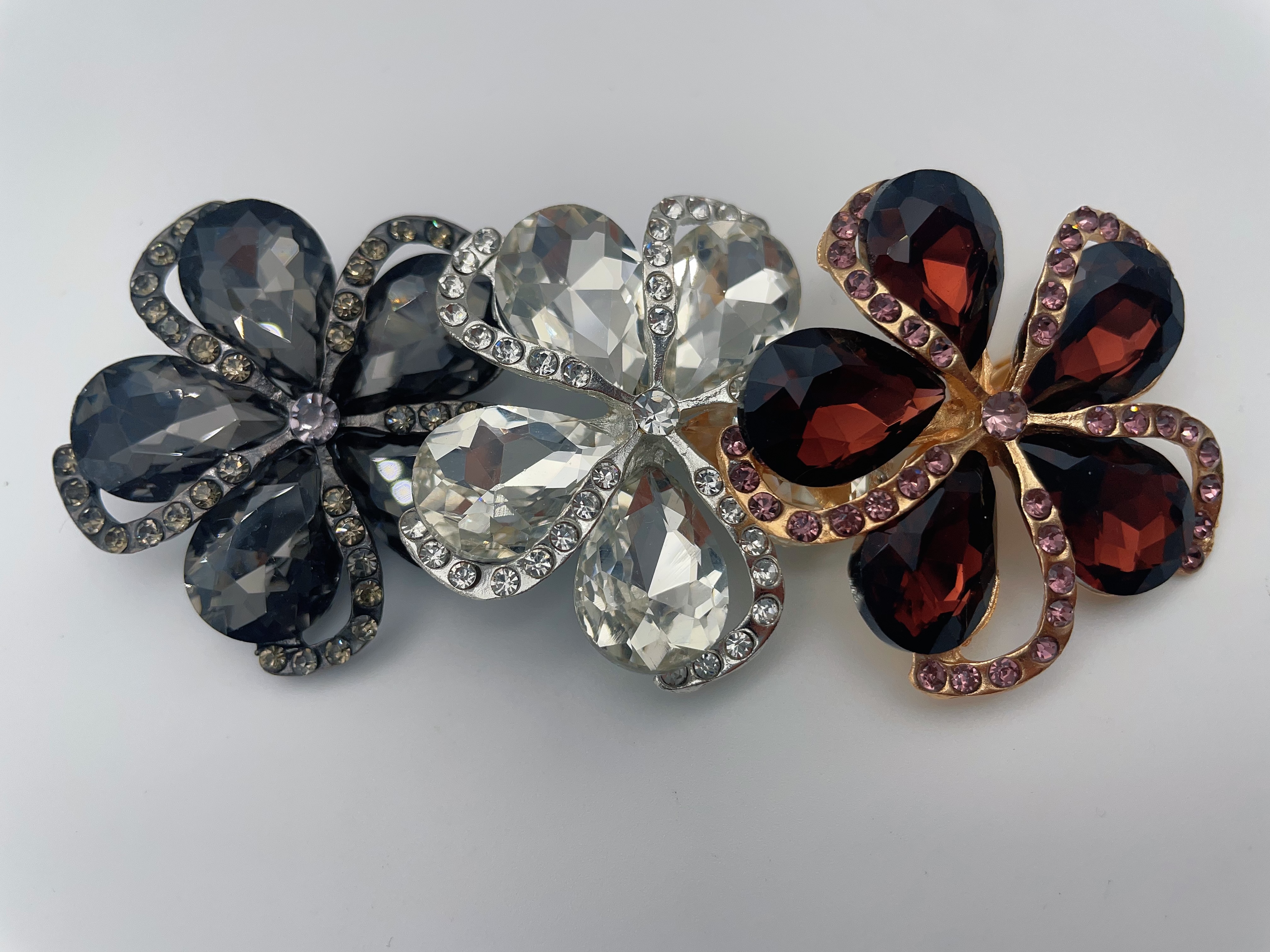 Diamond-encrusted zhuan s high-end brooch in stock, women's silk scarf clasp alloy brooch, cartoon fashion, versatile, rhinestone paired with brooch detail image 5