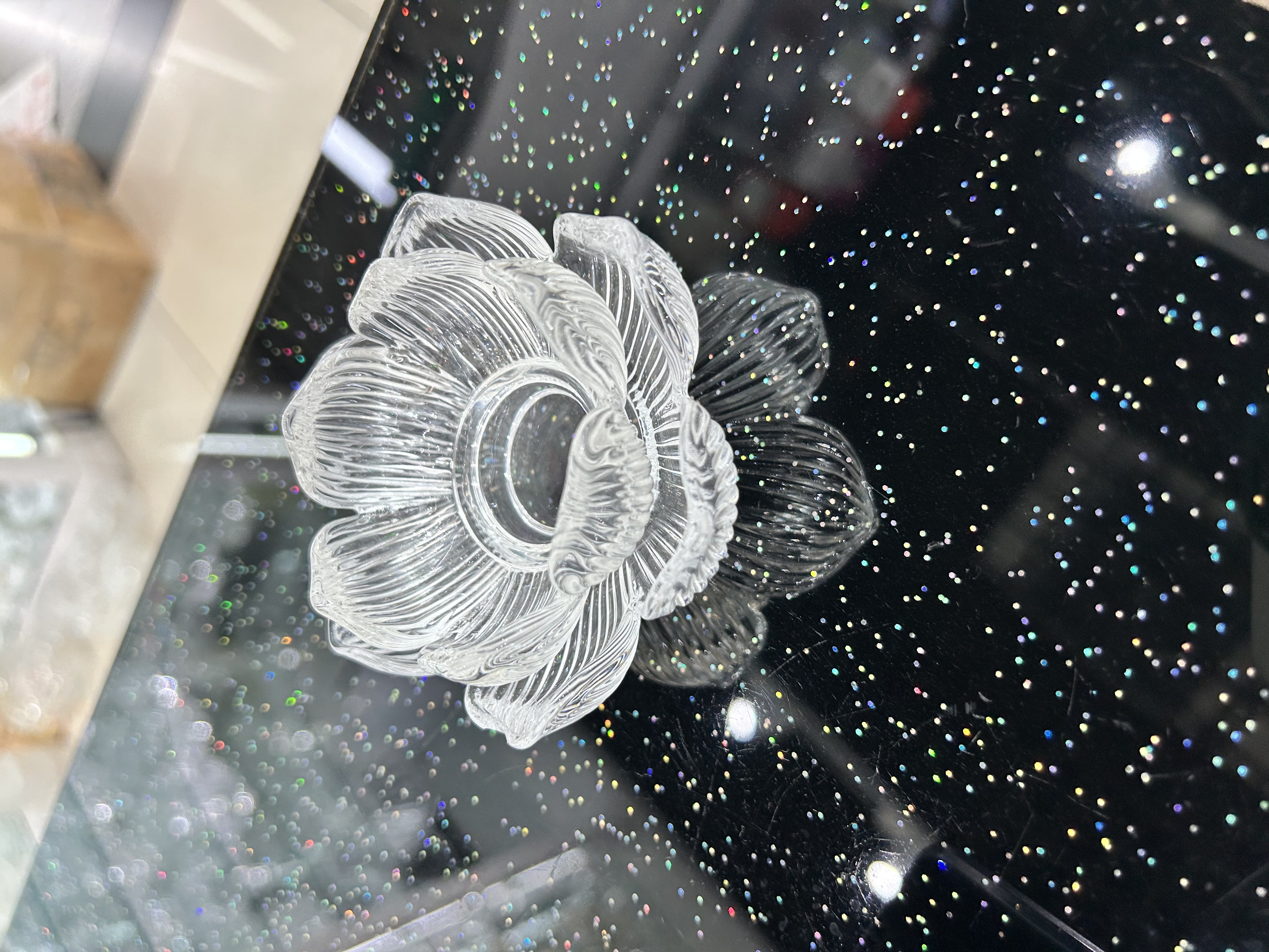 Lotus candlestick glass candle, exquisite craftsmanship, heat-resistant and environmentally friendly material, elegant and generous, festival decoration, Buddhist ritual decoration candlestick Item Picture