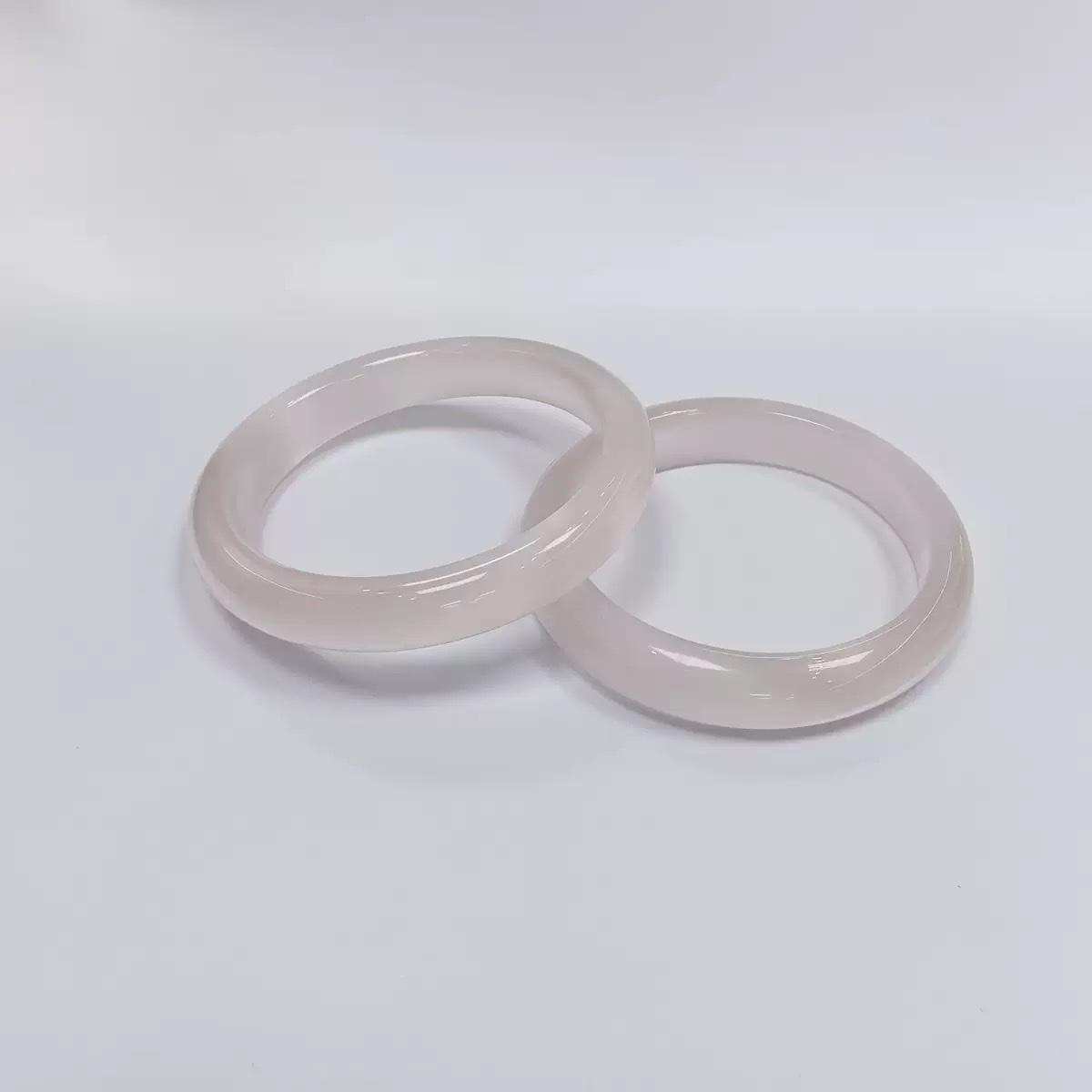 Factory direct supply of high-end cat's eye stone bracelet, white moonlight, ice blue, Champagne color bracelet, glass bracelet, jewelry bracelet Specification image