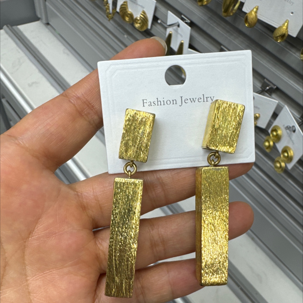 Eco-friendly copper matte stud earrings, exquisite accessories, light luxury earrings, unique earrings, fashionable new styles for ladies, are selling well details Picture