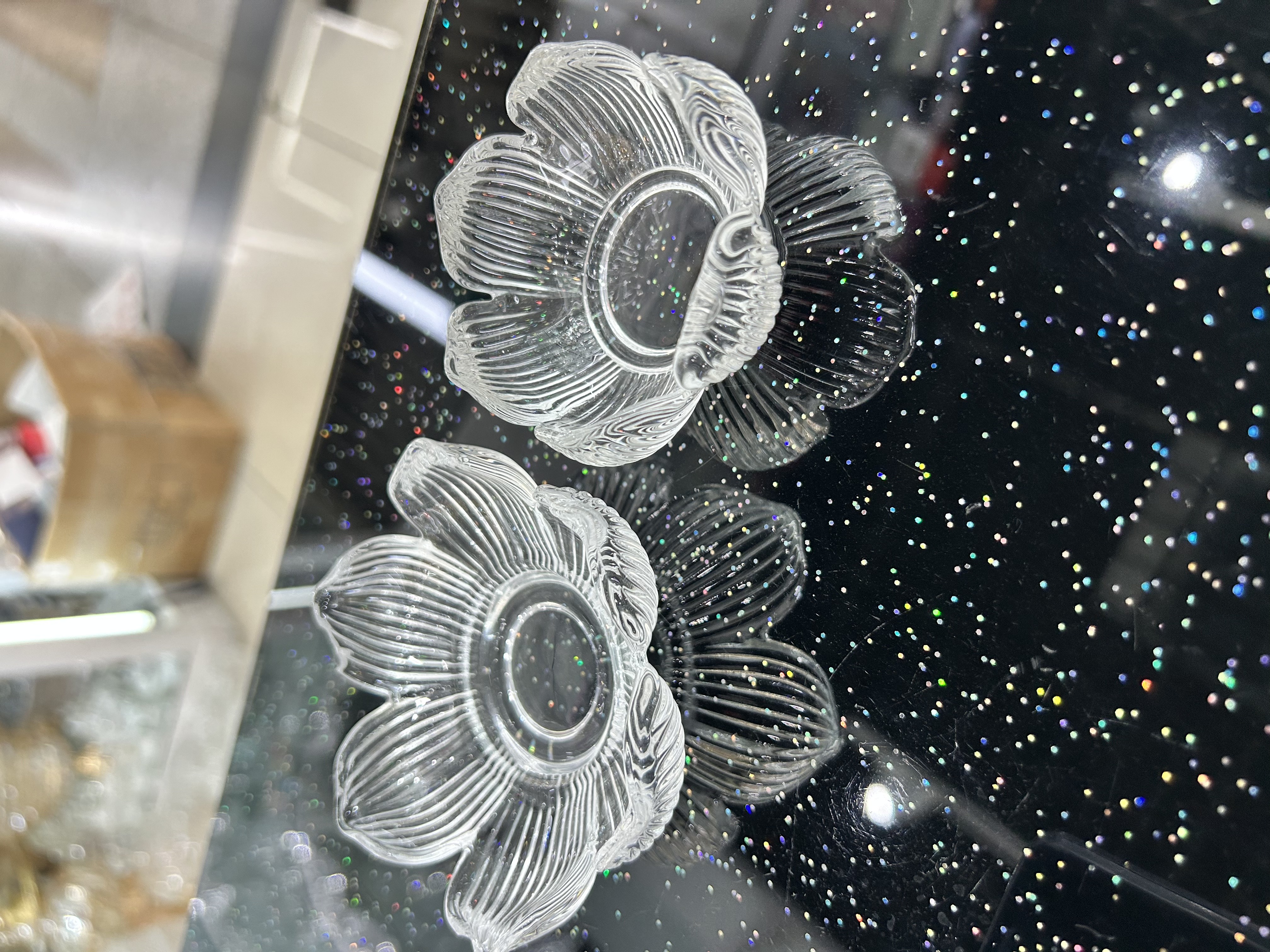 Lotus candlestick glass candle, exquisite craftsmanship, heat-resistant and environmentally friendly material, elegant and generous, festival decoration, Buddhist ritual decoration candlestick details Picture