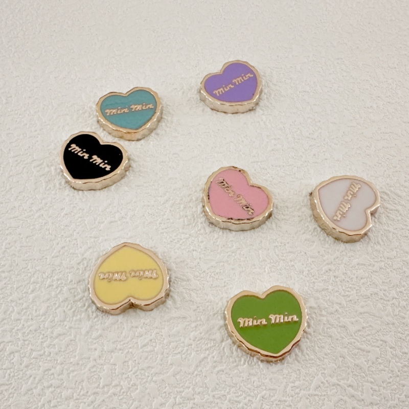 字母桃心塑料饰品配件 手工DIY饰品材料包 高档耐用饰品制作配件白底实物图