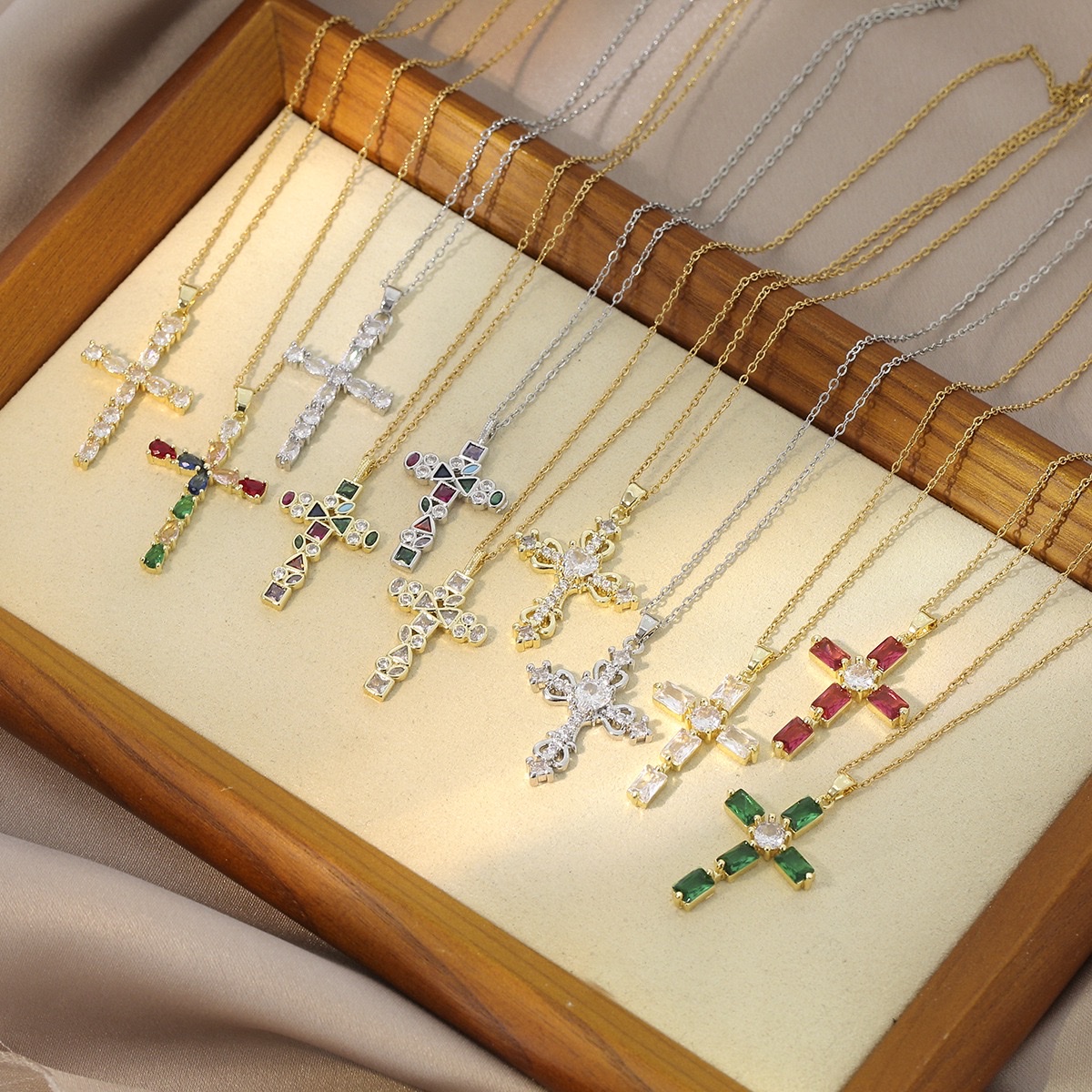 项链女跨境锆石新款十字架吊坠时尚气质欧美风彩色锆石锁骨链项饰项链产品图