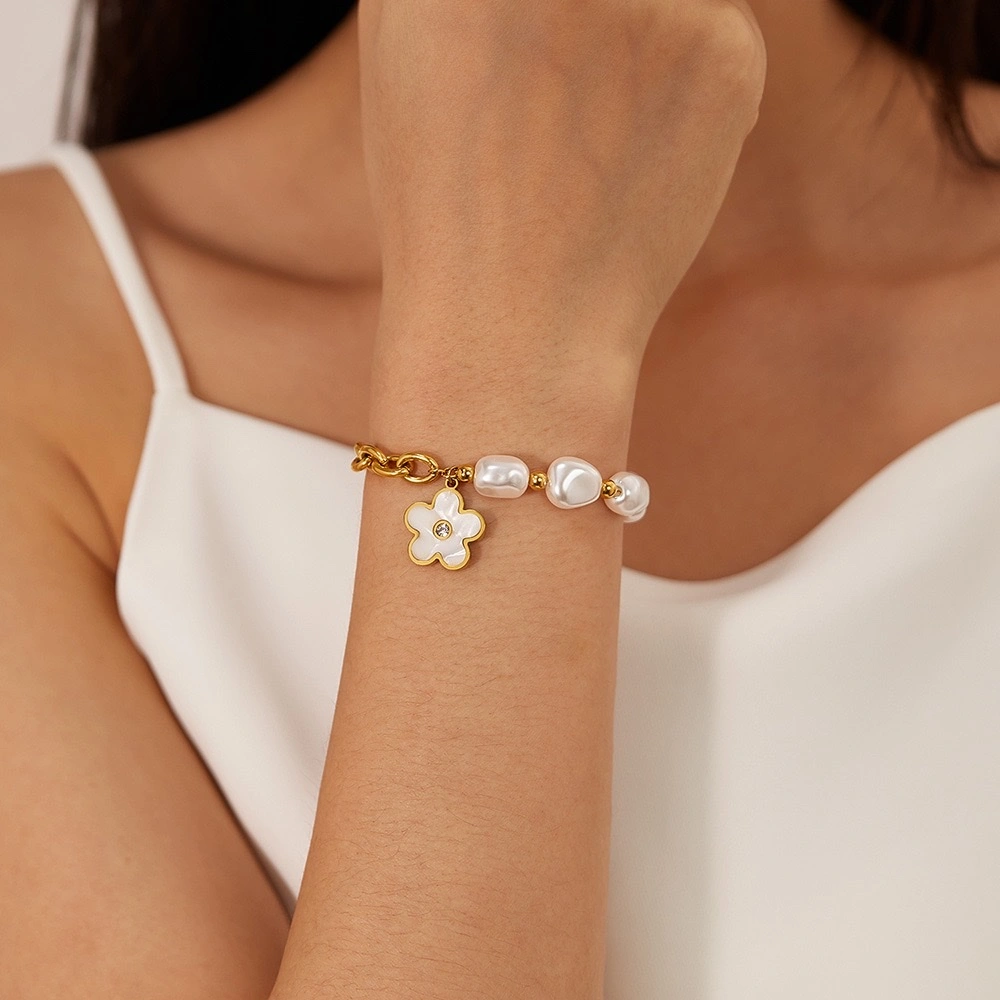 European and American stainless steel spliced flower bracelets, women's jewelry, pearl accessories, fashionable, niche, light luxury, versatile jewelry, titanium steel jewelry detail image 3