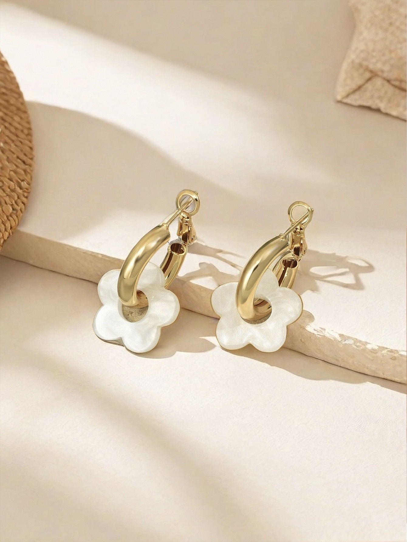 Origen transfronterizo europeo y americano moda exagerada flor pendientes para mujeres nicho diseño sentido color temperamento elegante y versátil earewear earewear detail image 4