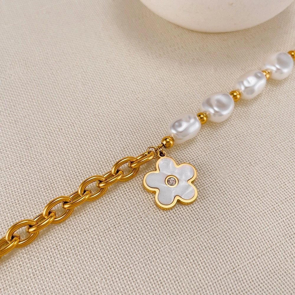 European and American stainless steel spliced flower bracelets, women's jewelry, pearl accessories, fashionable, niche, light luxury, versatile jewelry, titanium steel jewelry detail image 9