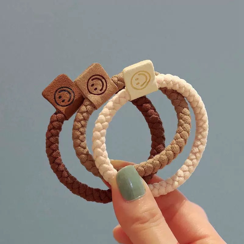 The new 2025 teddy bear plush bun head, small intestine hair band, rubber band, women's hair tie, high-elasticity and durable hair tie and hair accessory Application Scenario
