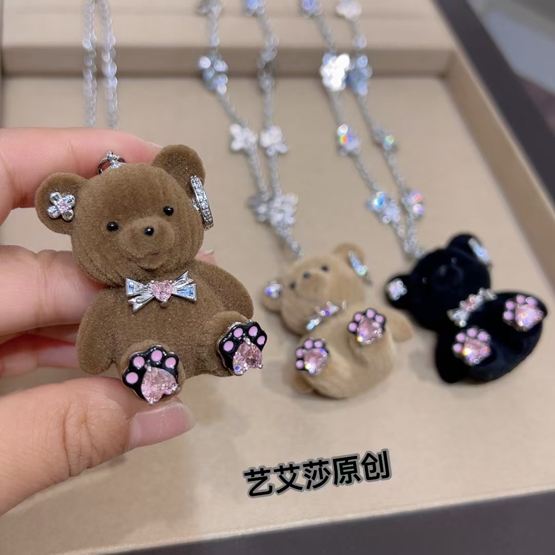 Bear Dig Deep: The cute little bear Zundu has been found among the members of the South Korean girl group Specification image