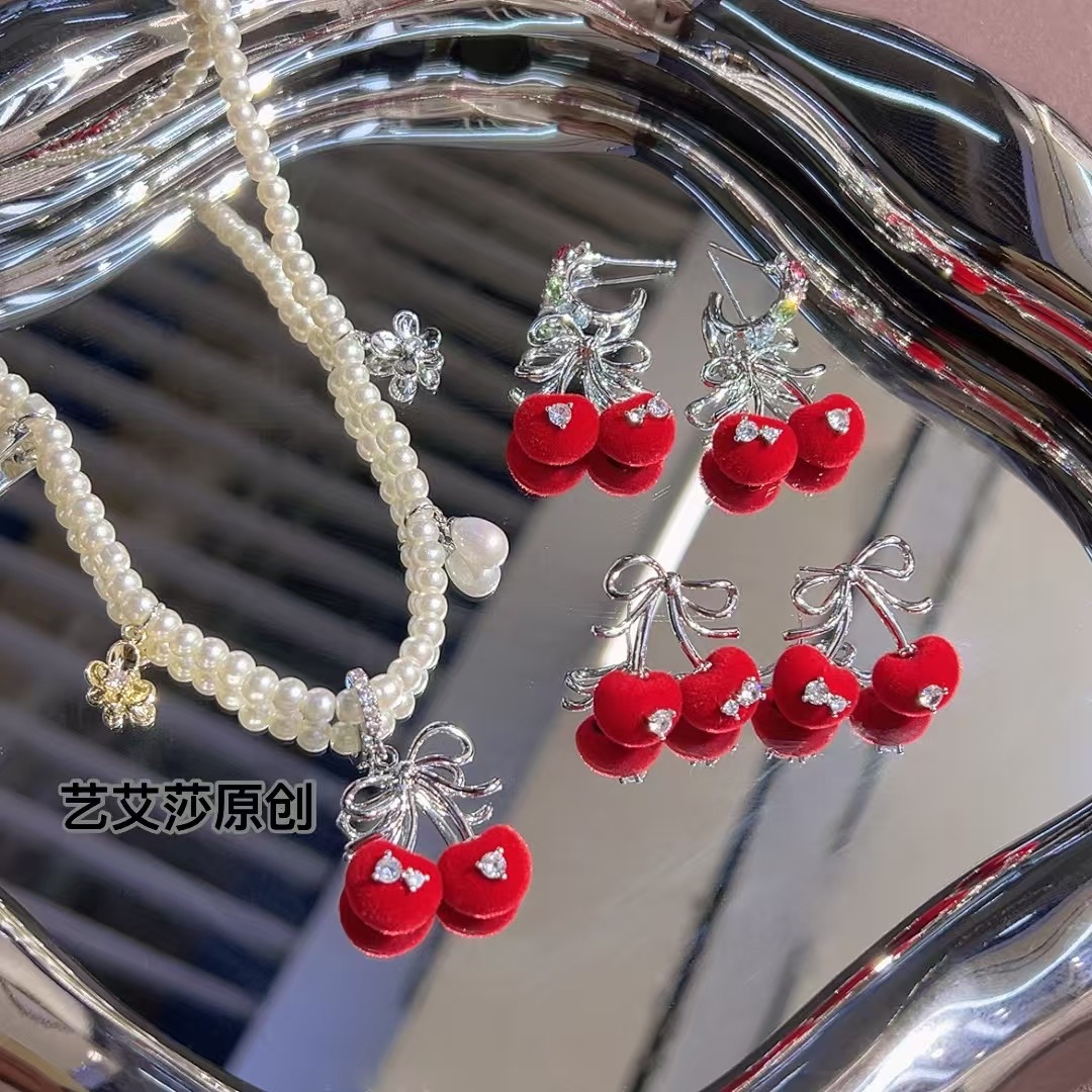 Velvet cherries 🍒 fruit pie yes, girls all want to have accessories