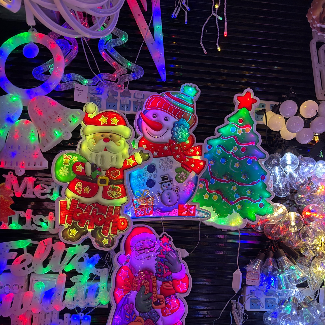 阿文钟原创帆布画 竹圈扇框装饰画 莲花灯主题设计 红绳子珠子点缀 艺术装饰品家居挂画产品图