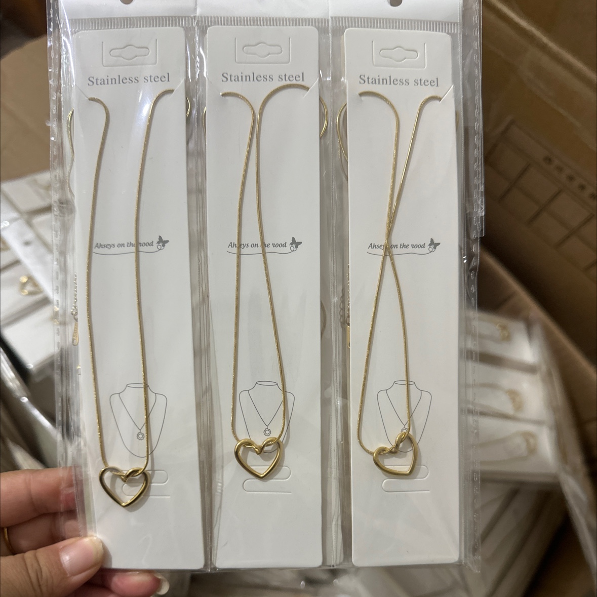 Heart-shaped snake chain jewelry set, stainless steel necklace, simple and fashionable accessories detail image 4