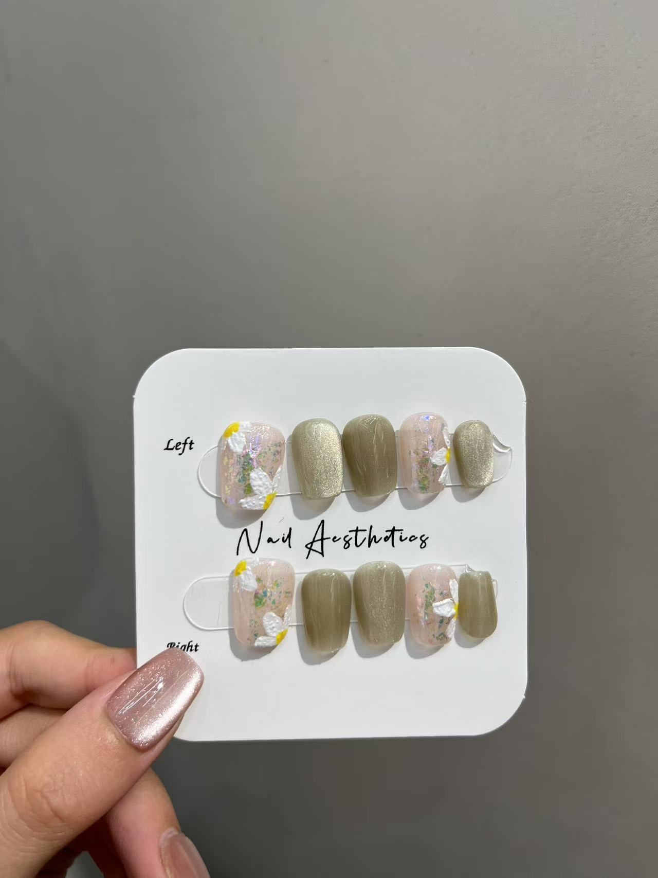 Wearing manicure, a fashionable and convenient way of manicure, has become a new favorite among beauty enthusiasts due to its features of no need to polish the real nails, no harm and being reusable. Item Picture