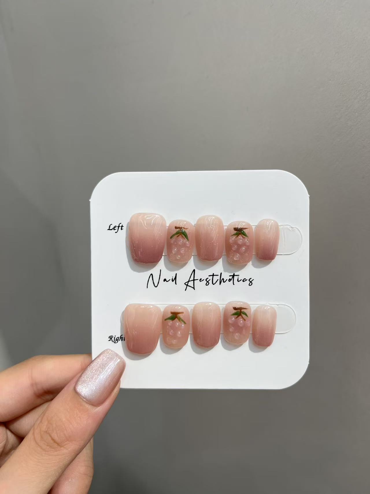 Wearing manicure, a fashionable and convenient way of manicure, has become a new favorite among beauty enthusiasts due to its features of no need to polish the real nails, no harm and being reusable. Application Scenario