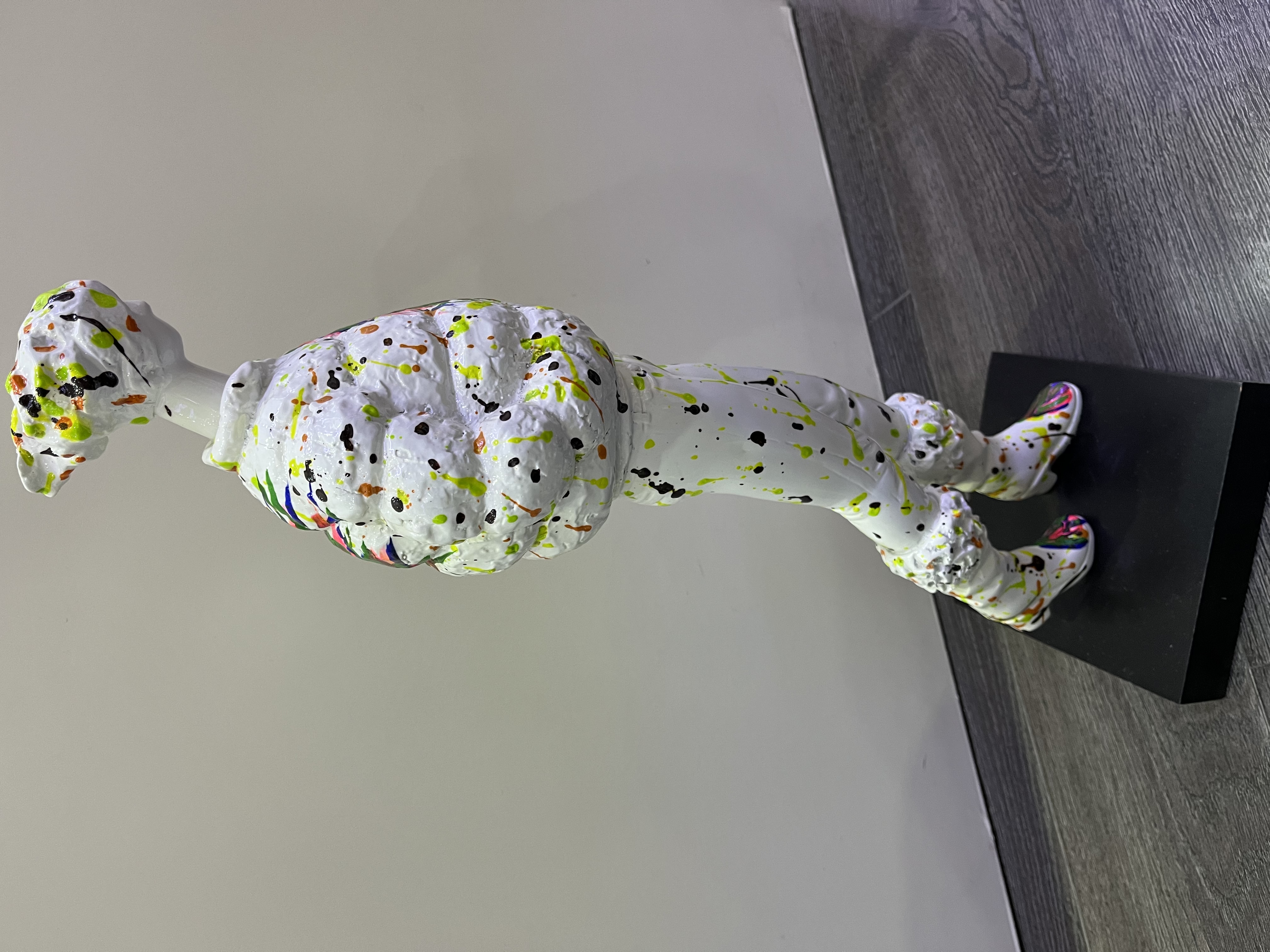 现代风格家具装饰手工画冬天人物款式适合现代风格酒店会所办公室摆件产品图