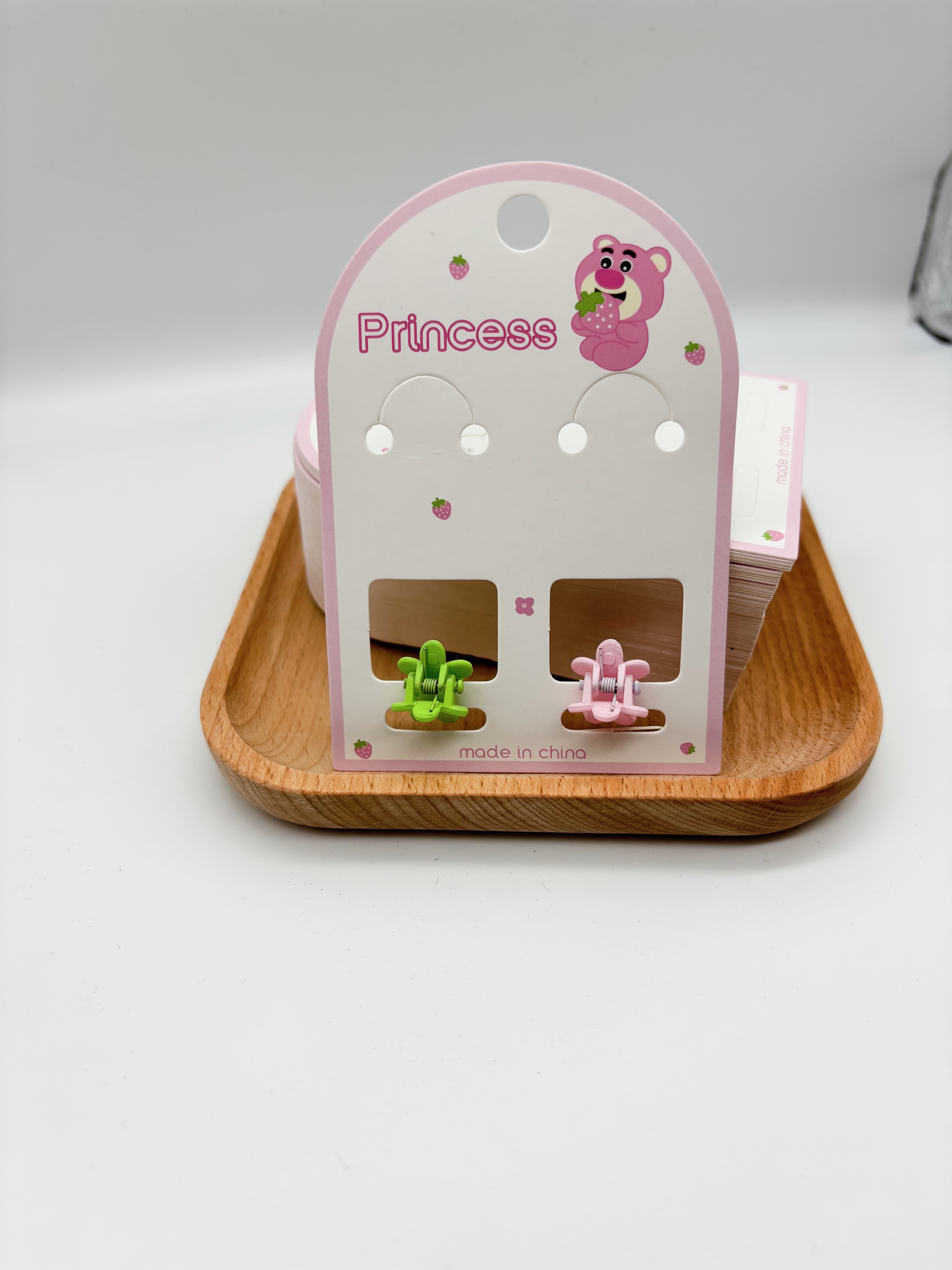 6.7*10草莓熊抓夹发夹发饰卡纸儿童发圈发绳卡片白底实物图