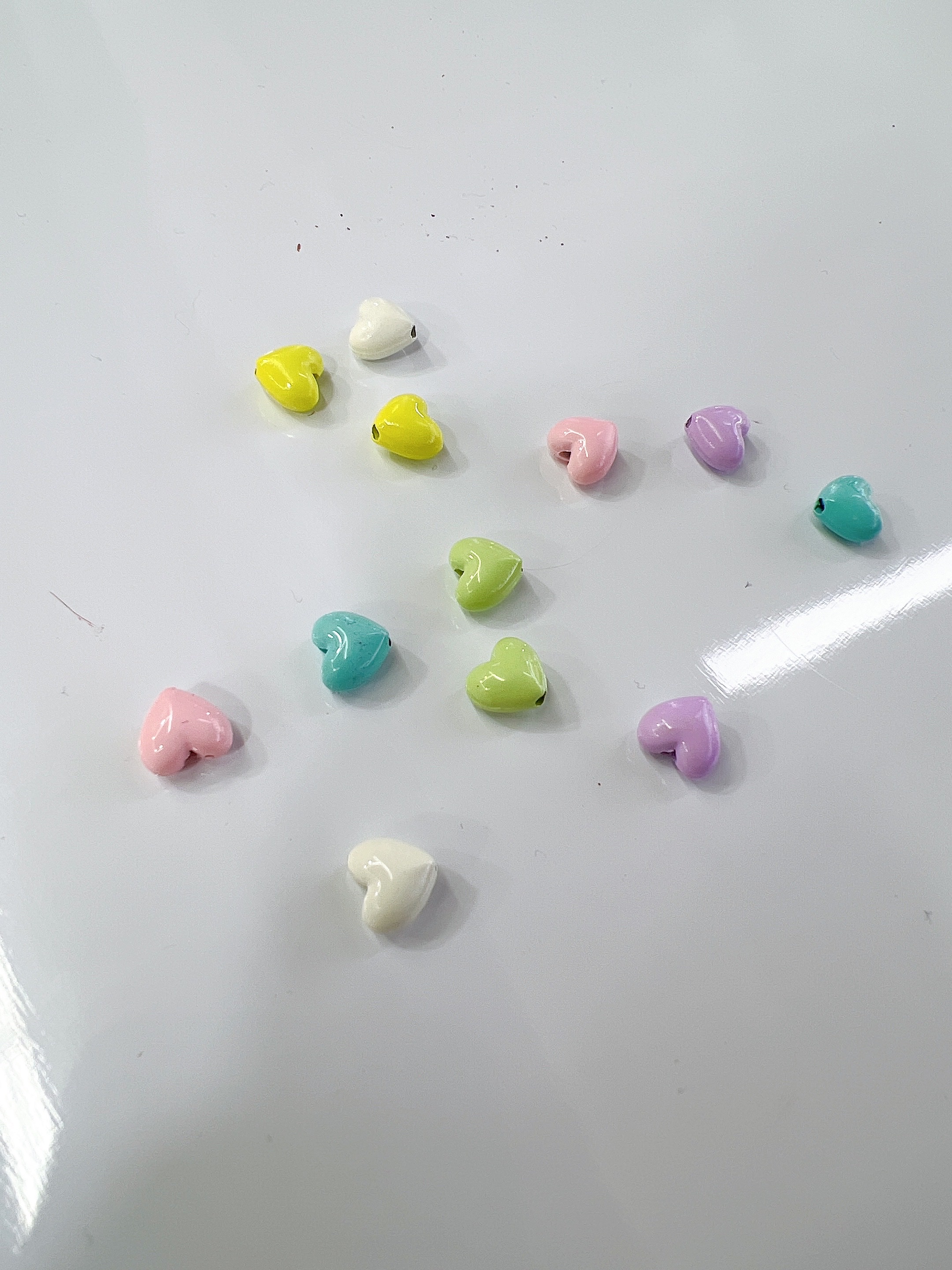 diy zinc alloy jewelry accessories are elegant, fashionable, fresh and trendy. Earrings, hair accessories, accessories, cartoon and cute spray-painted color-preserving pendants, pendants, phone chains, keychains, accessories, tags, phone cases, simple design and creative gifts