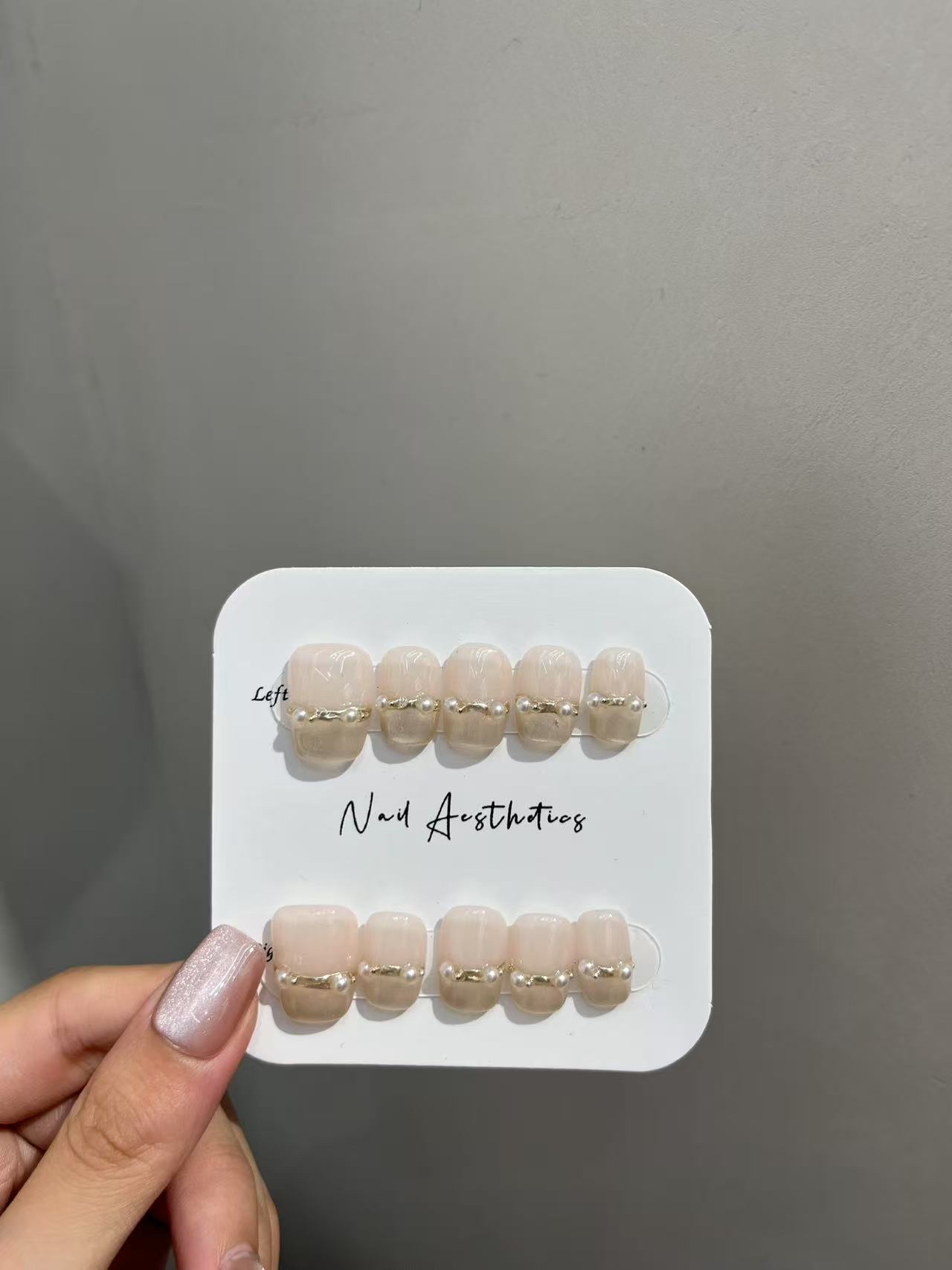 Wearing manicure, a fashionable and convenient way of manicure, has become a new favorite among beauty enthusiasts due to its features of no need to polish the real nails, no harm and being reusable. Specification image