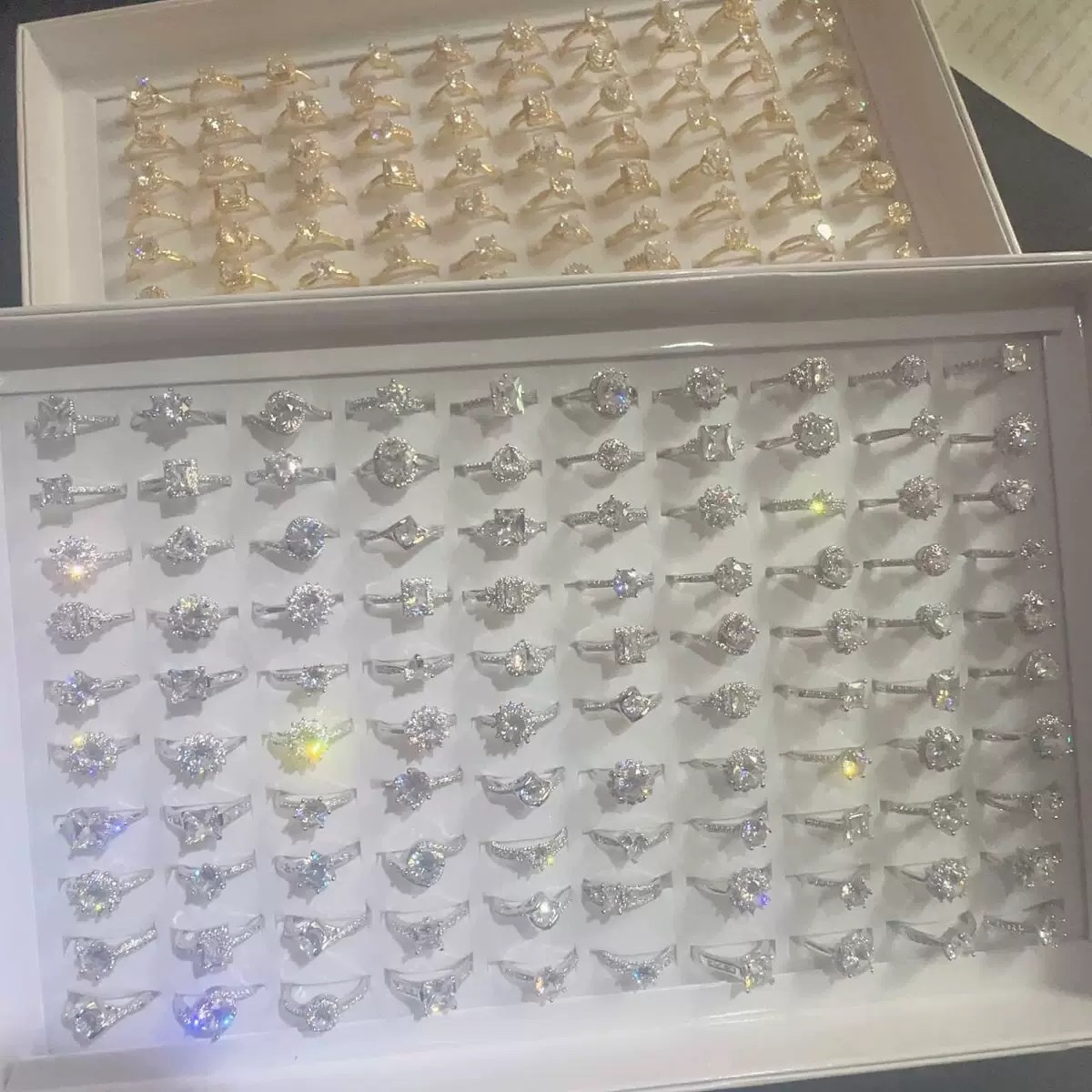 A dazzling and high-end open-air T-shaped zirconium real gold electroplated micro-inlaid zircon ring for women, a mixed version of a Moissan ring details Picture