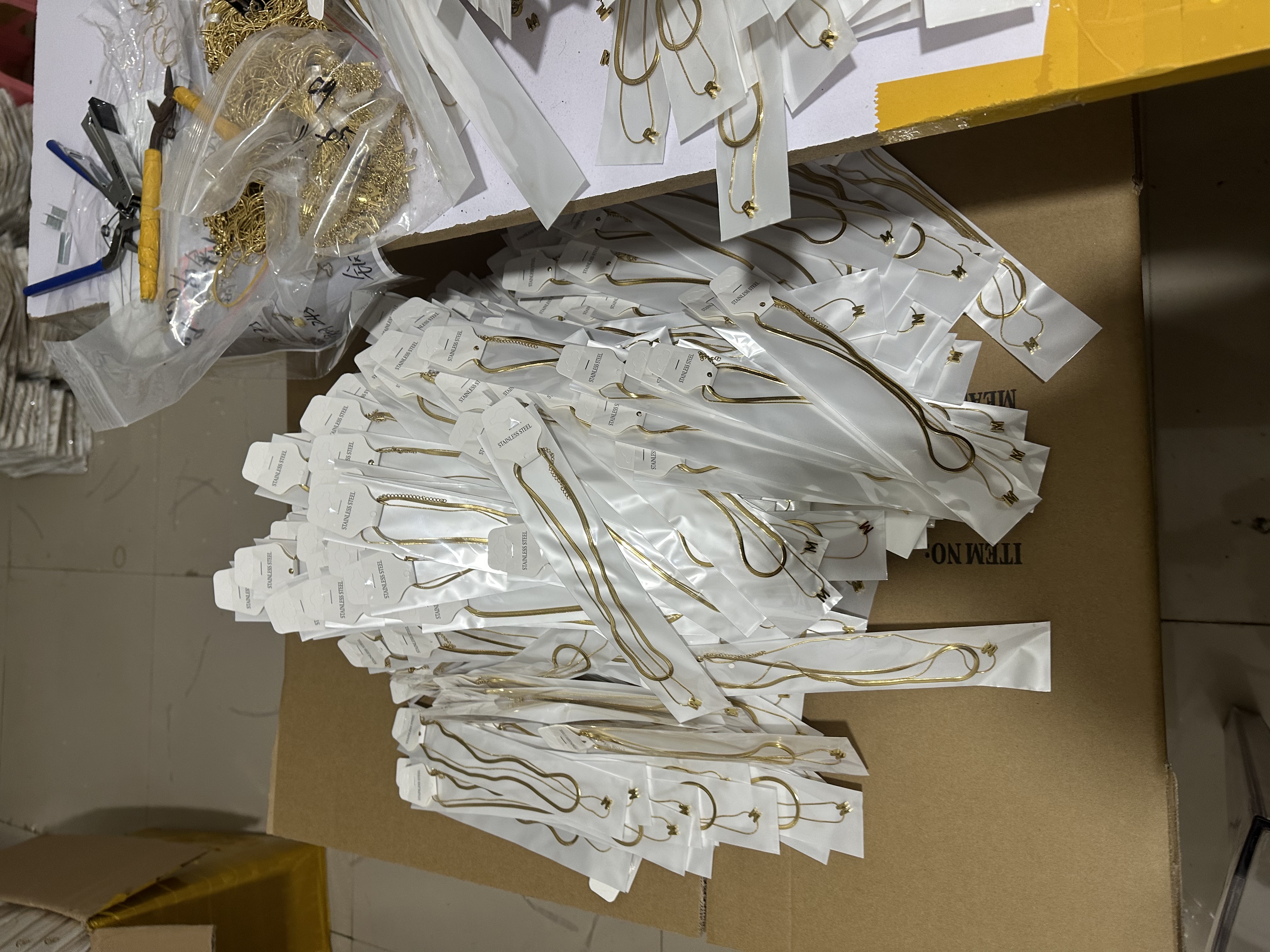 Stainless steel pendant splicing elegant pearl necklace, women's accessory, elegant and fashionable jewelry, gift, exquisite accessory