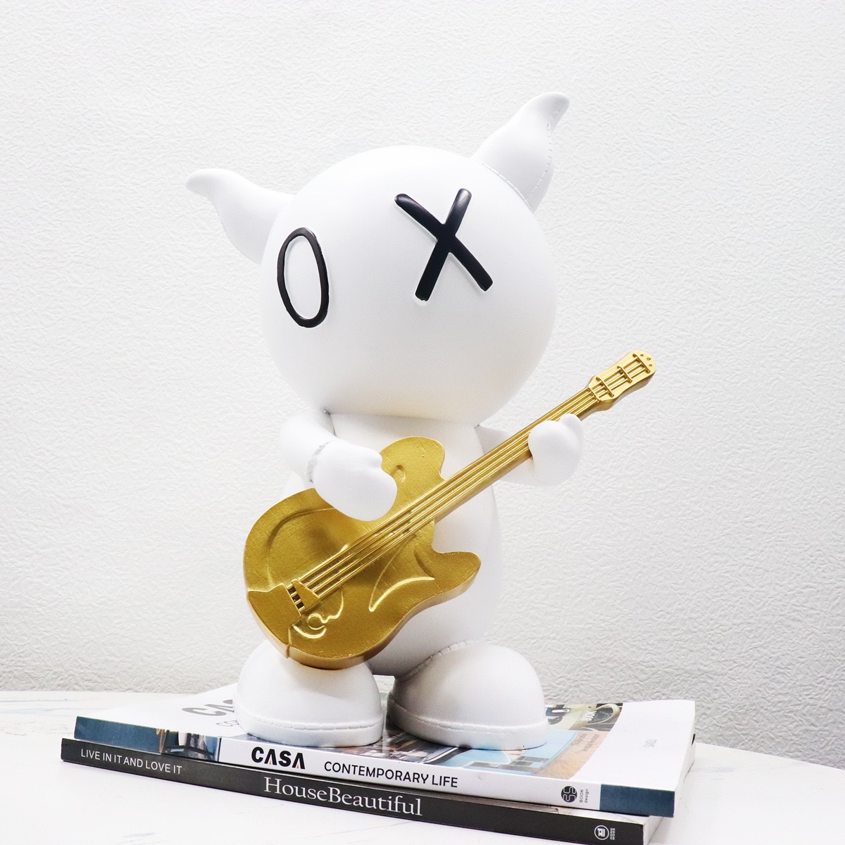 25cm glass vase and ceramic vase are available for purchase. Candle ornaments and diamond rope decorations are simple and fashionable home decoration items Application Scenario