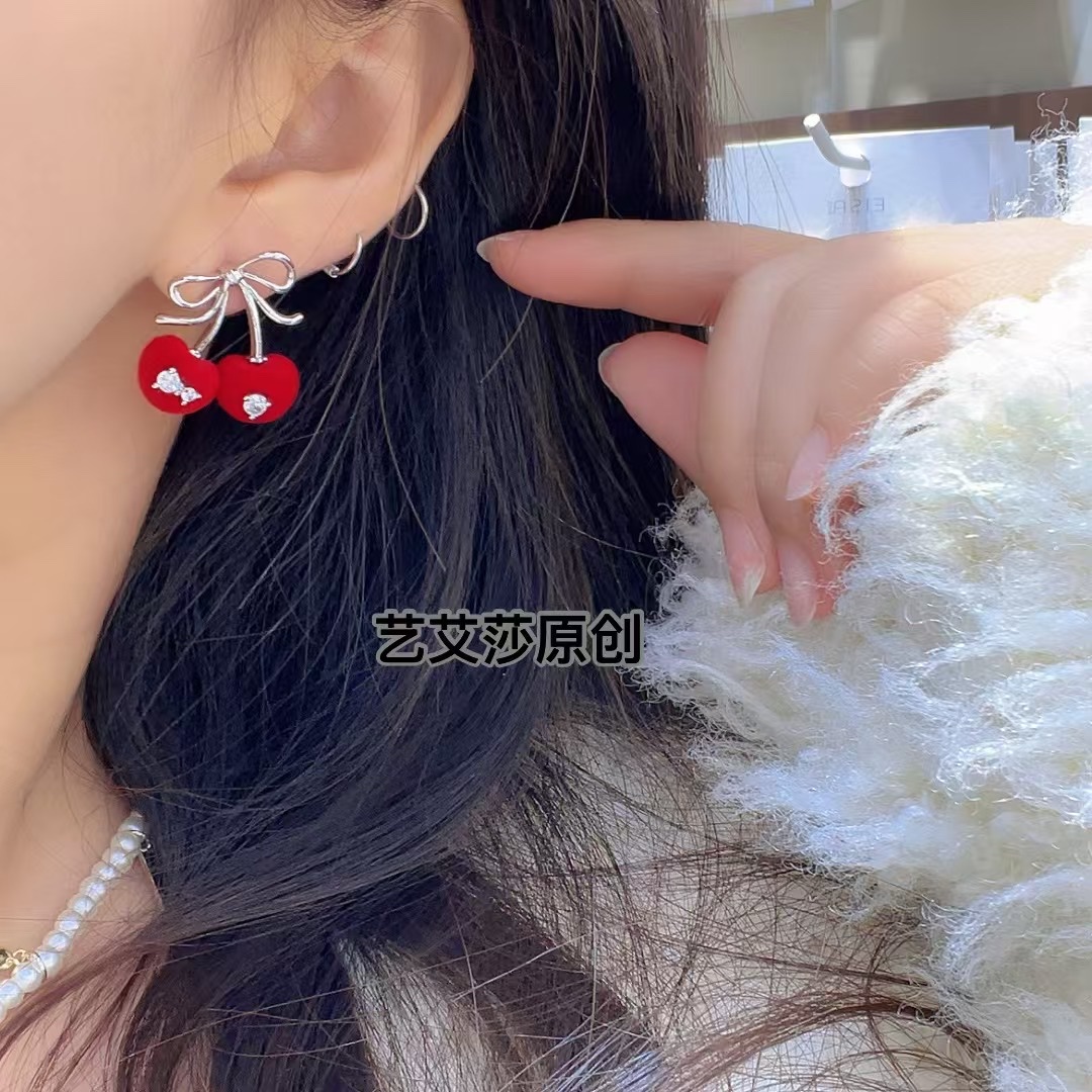 Red velvet cherries 🍒 details Picture