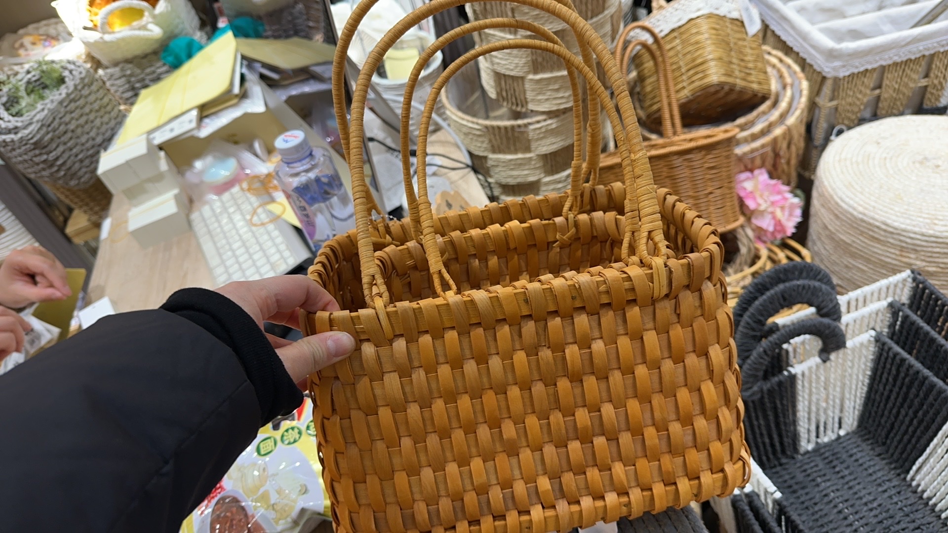 Wicker flower baskets, anti-wicker flower collection baskets, artificial flowers, fake flowers, decorative lace, storage, beautiful and practical home decoration, floral arrangement details Picture