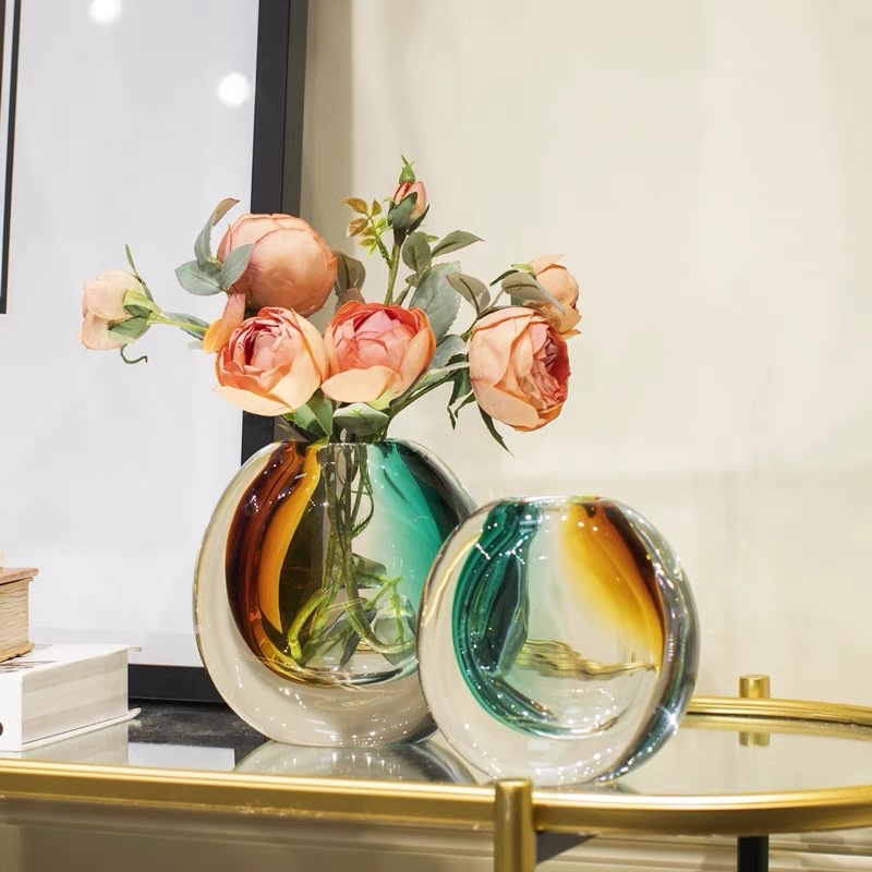 Light luxury modern simple glass vase decoration, artistic glass flower arrangement vase, living room coffee table, light luxury entrance hall table decoration, light luxury glass art color gradient vase, living room coffee table, TV cabinet, can be hydroponic or flower arrangement vase. details Picture