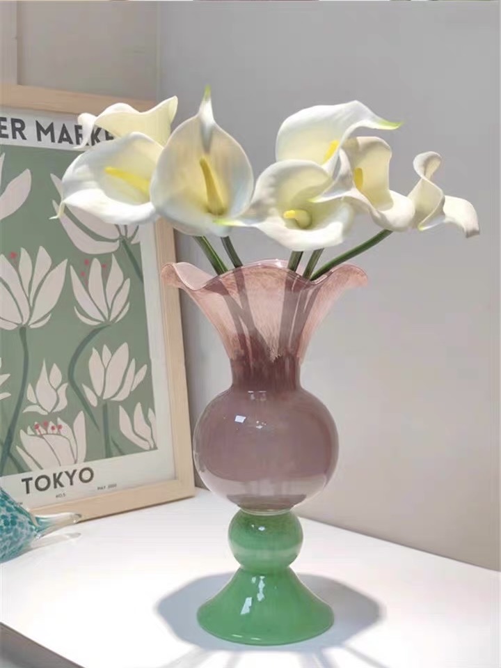 Cream pinkish-green dopamine InS-style high-footed glass vase with a high-end lace-trimmed table in vintage colors, carefully selected vintage glass flower-footed, round-belted, long-necked, flared flower-shaped vessel, French retro light luxury glass vintage pink. Specification image