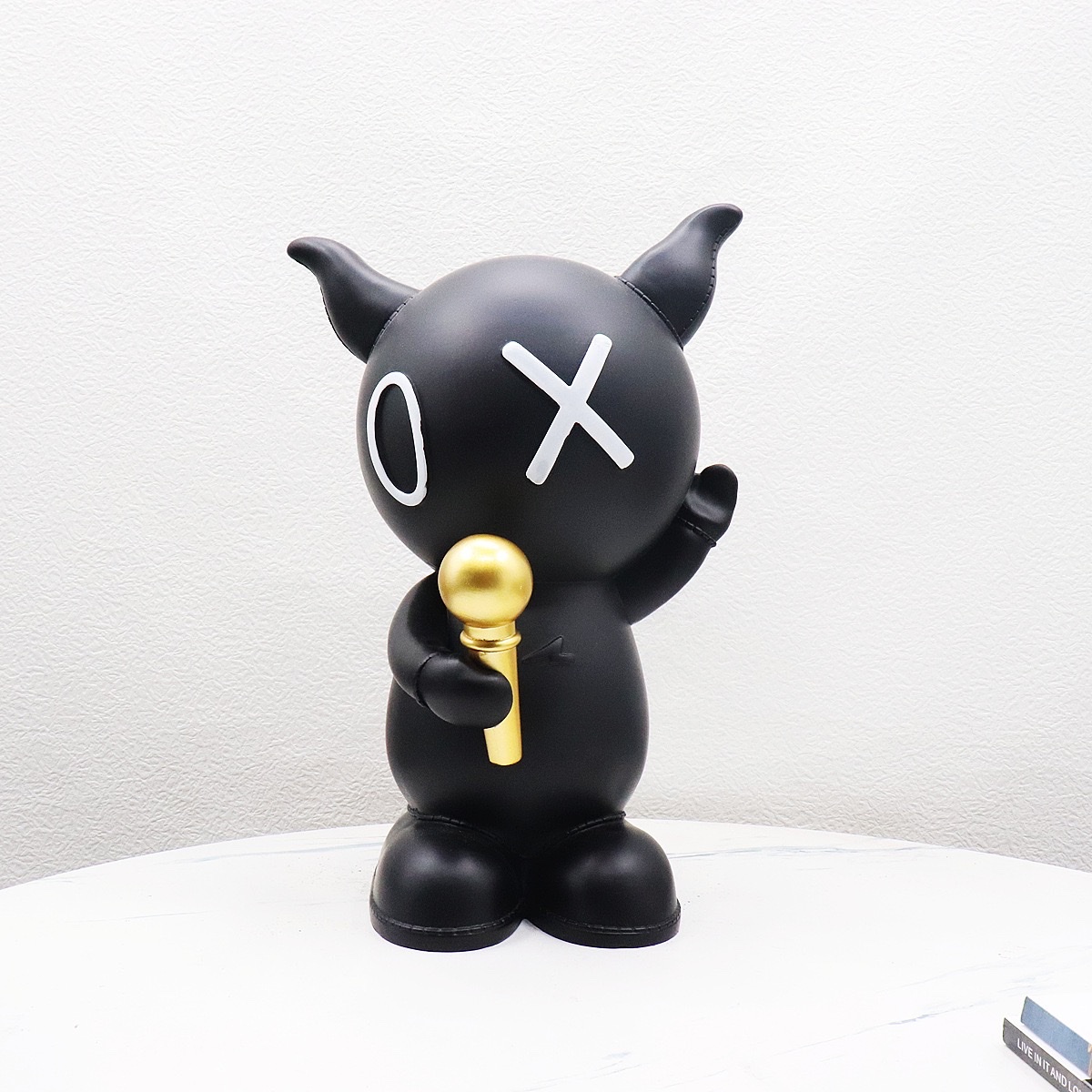 25cm glass vase and ceramic vase are available for purchase. Candle ornaments and diamond rope decorations are simple and fashionable home decoration items Item Picture