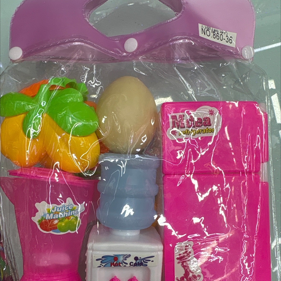 厨房用剂里面有铲，有那个炒菜的铲子，叉子，锅盖有。那个集成灶、水龙头，各种各样的配件，厨房玩具，厨房玩具厨具