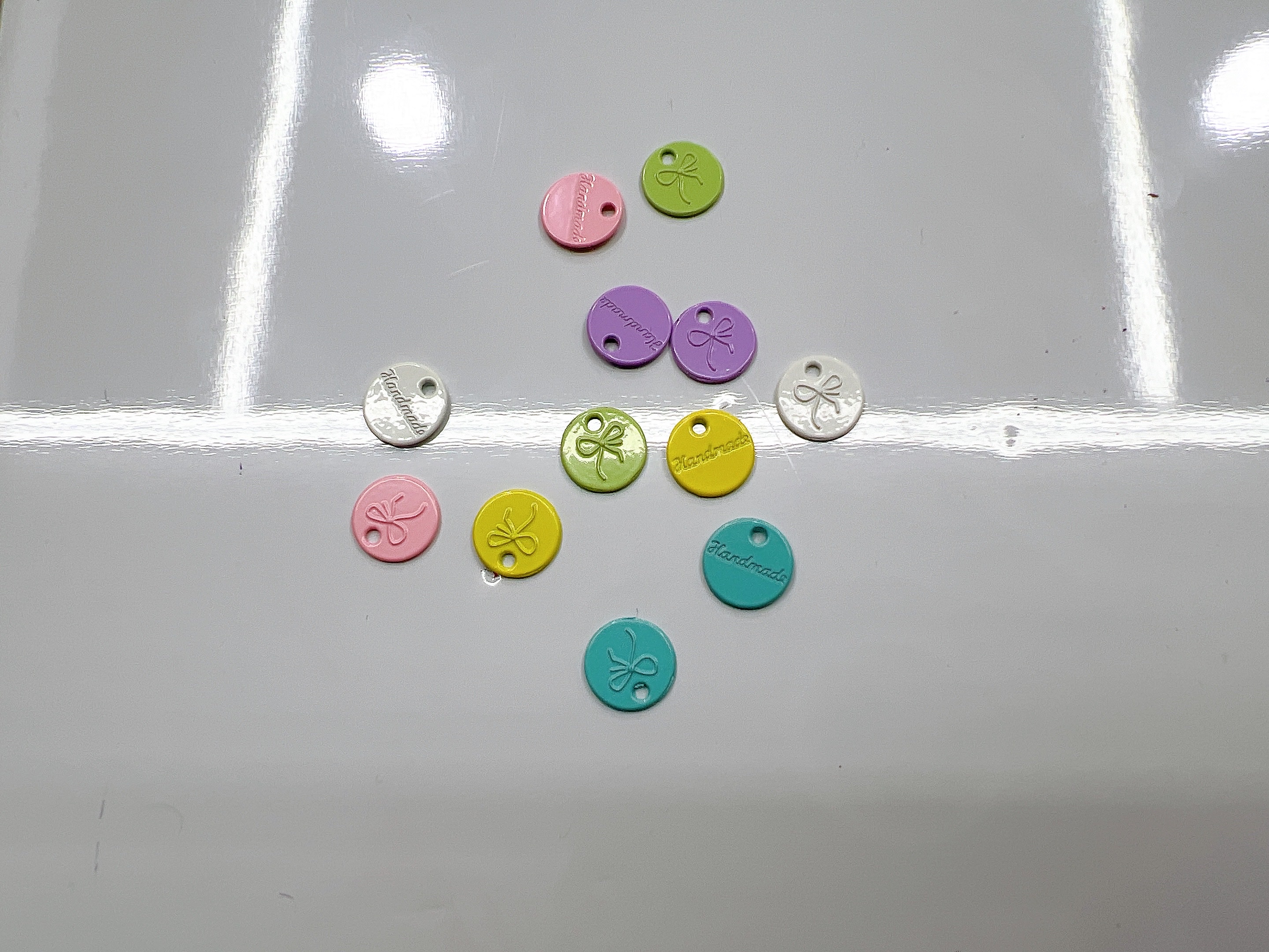 diy zinc alloy jewelry accessories are elegant, fashionable, fresh and trendy. Earrings, hair accessories, accessories, cartoon and cute spray-painted color-preserving pendants, pendants, phone chains, keychains, accessories, tags, phone cases, simple design and creative gifts Item Picture