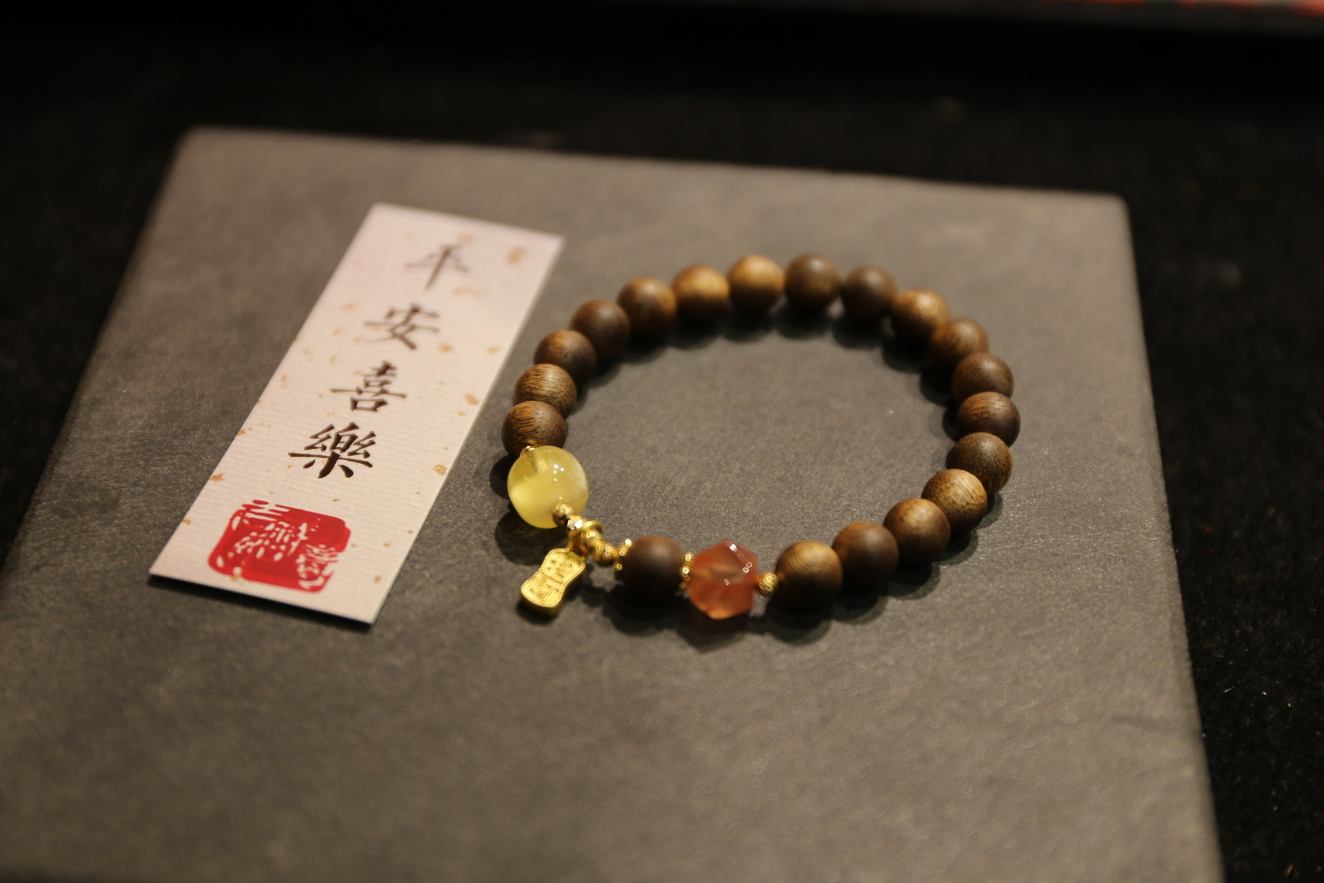 国潮-原创手作  莺歌绿奇楠沉香手串 规格8mm   搭配天然蜜蜡  南红玛瑙  银镀24k真金配饰 初香凉韵明显 详情2