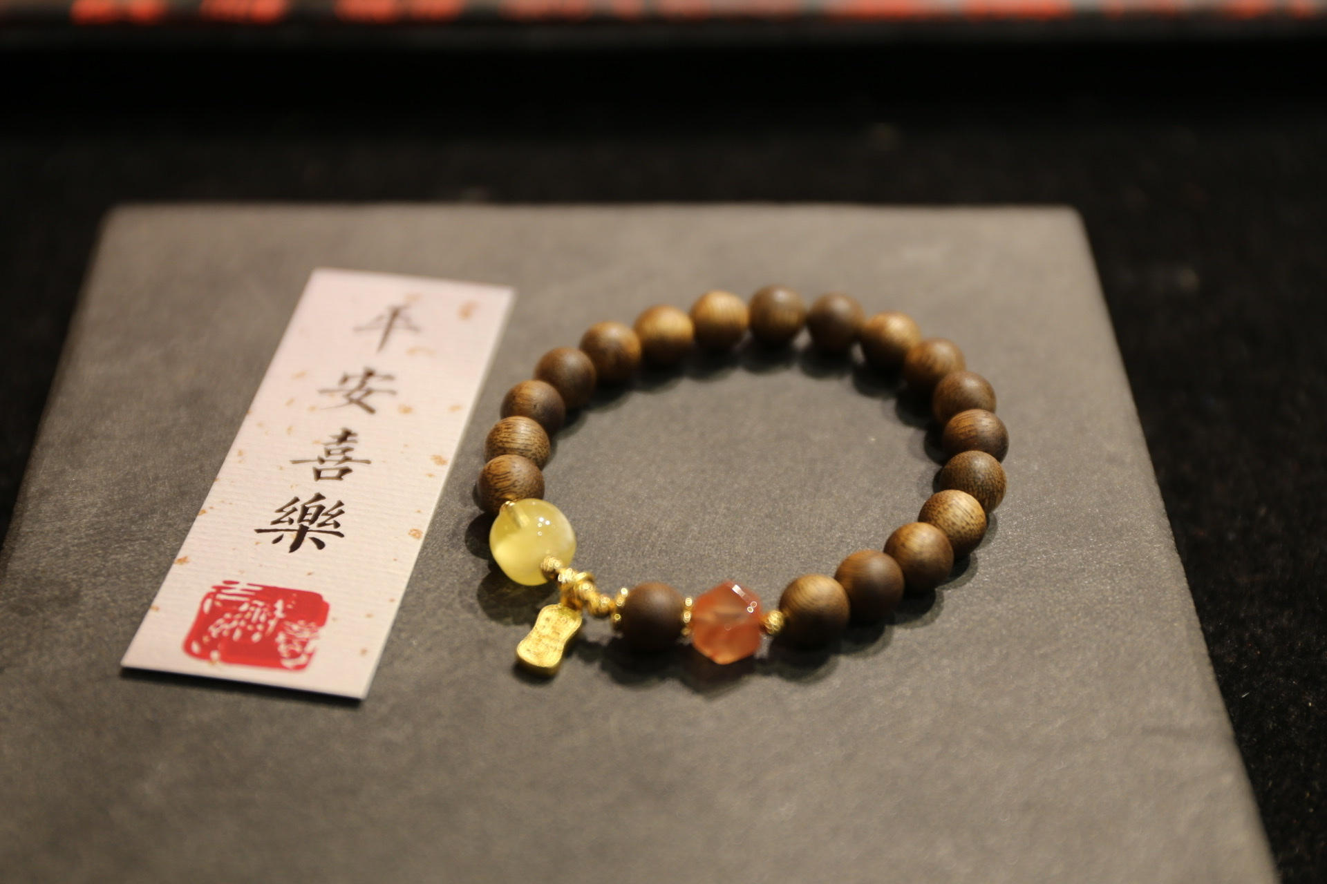 国潮-原创手作  莺歌绿奇楠沉香手串 规格8mm   搭配天然蜜蜡  南红玛瑙  银镀24k真金配饰 初香凉韵明显 详情4