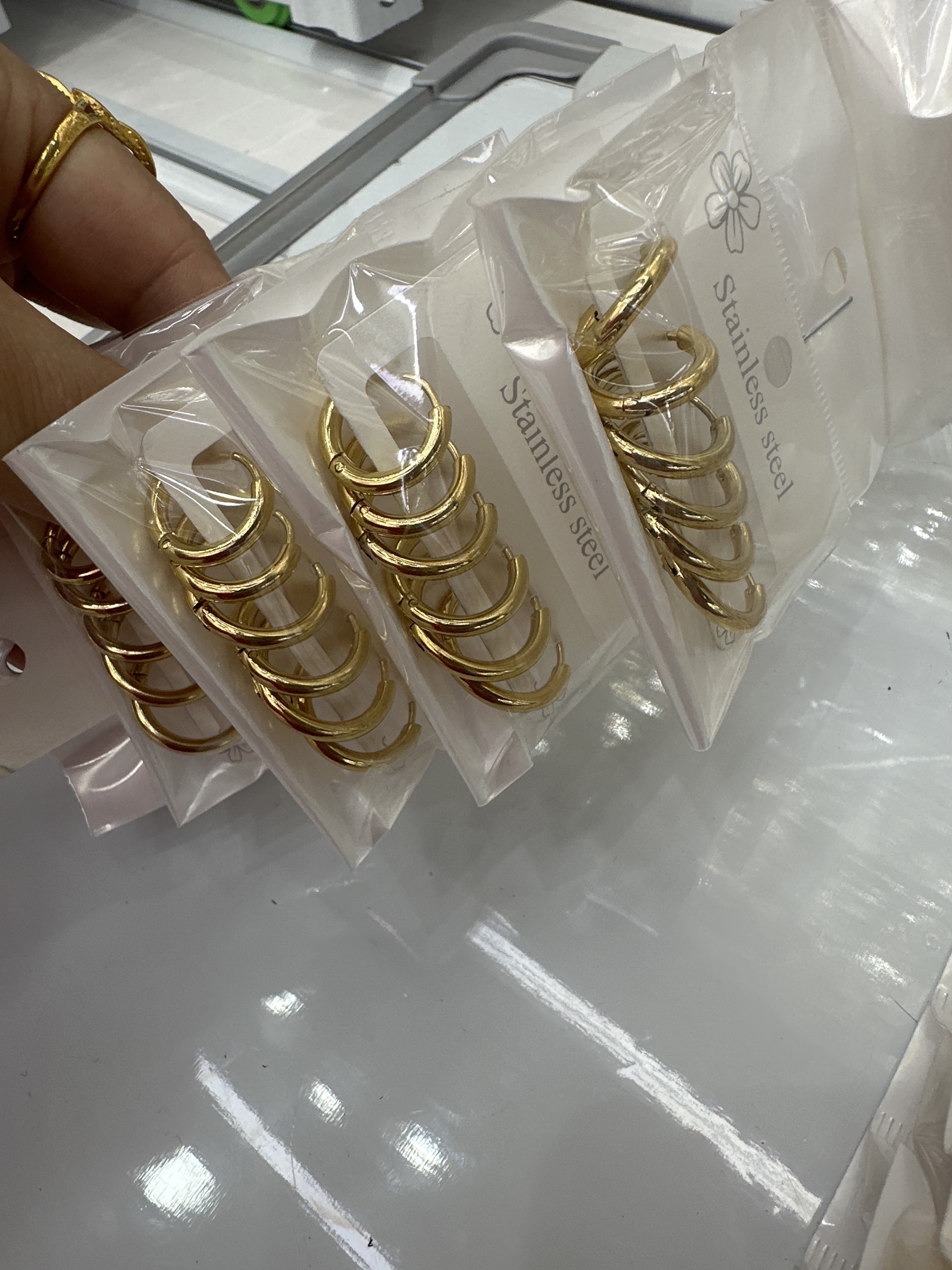 Titanium steel ear rings, high-end accessories, simple earrings, personalized ear studs, titanium steel earrings, wear-resistant and non-allergenic Application Scenario