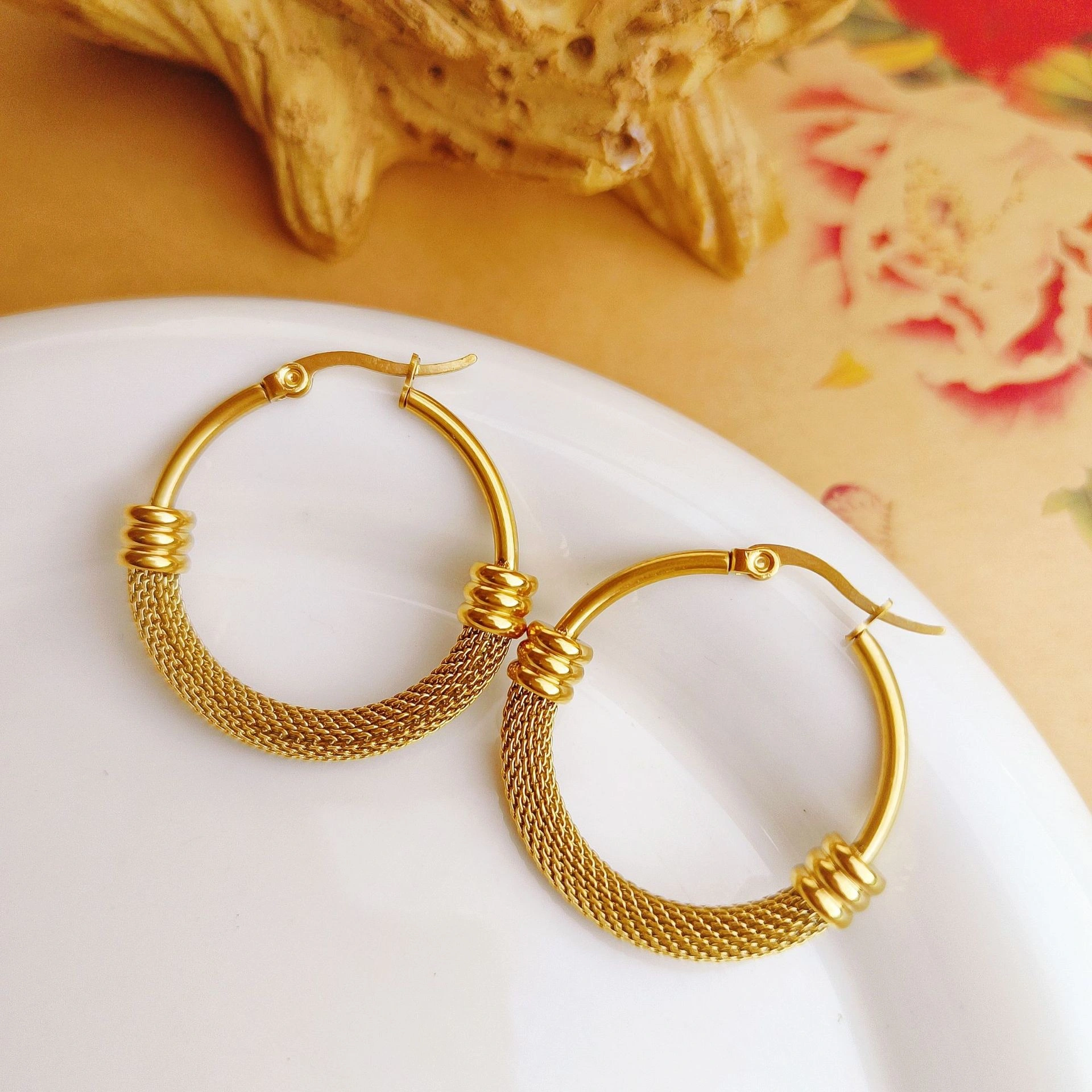European and American fashion, niche and simple necklace, titanium steel bracelet, metal mesh round light luxury chain, retro accessory set, stainless steel accessory for women detail image 3
