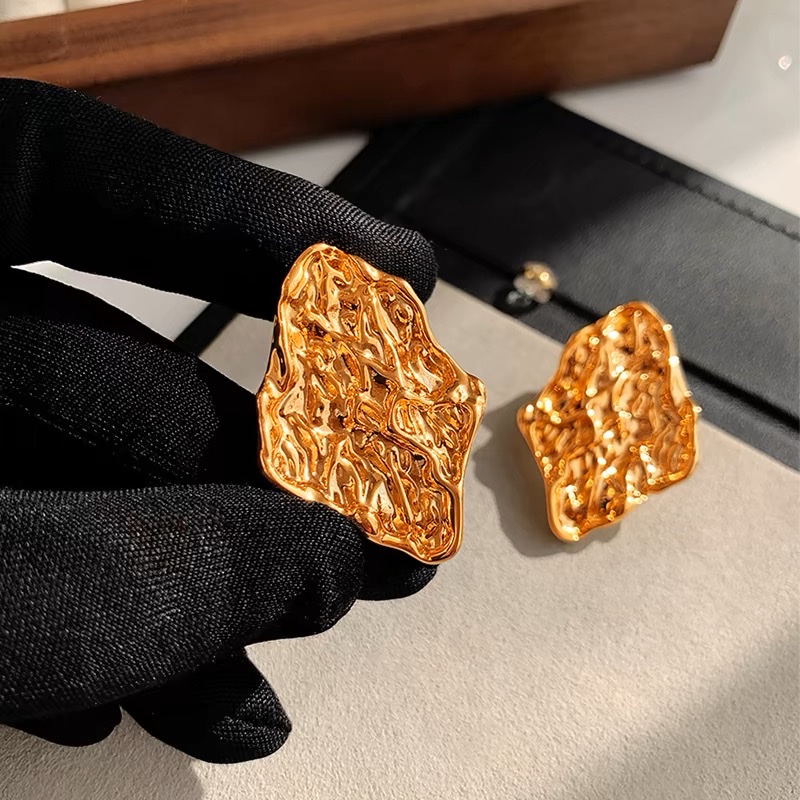 大气高级感复古褶皱金属耳环女欧美小众设计师不规则夸张个性耳饰耳钉耳饰品产品图