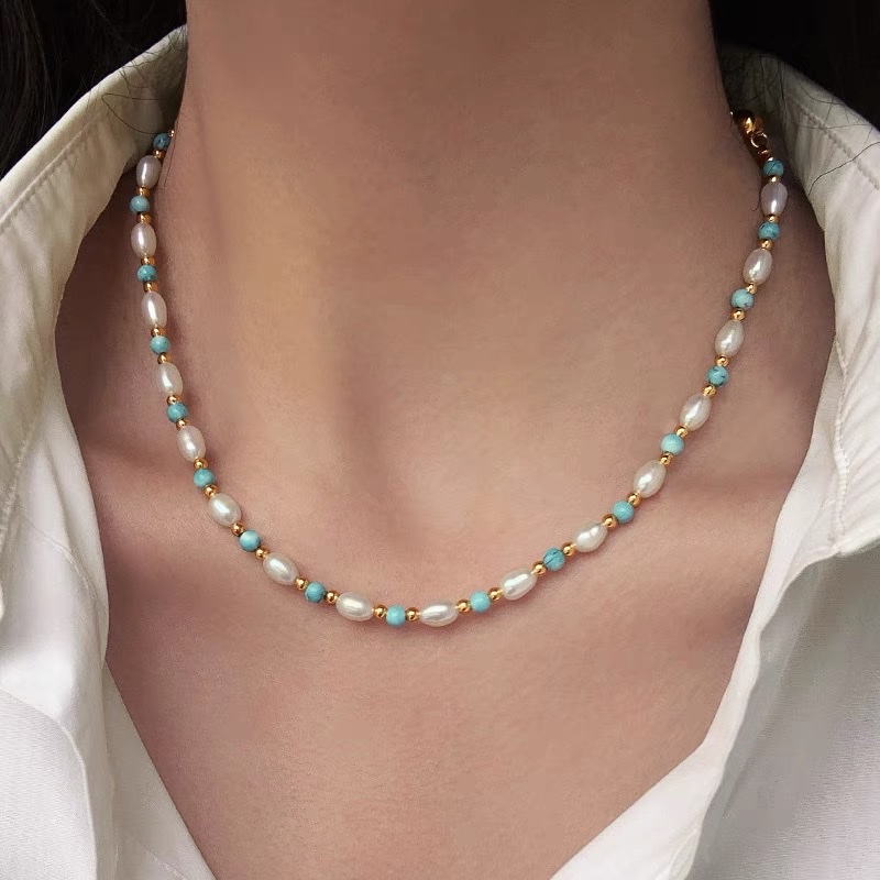 Natural pearl necklace, pearl chain accessory, exquisite ladies' jewelry, elegant and refined pearl necklace Application Scenario