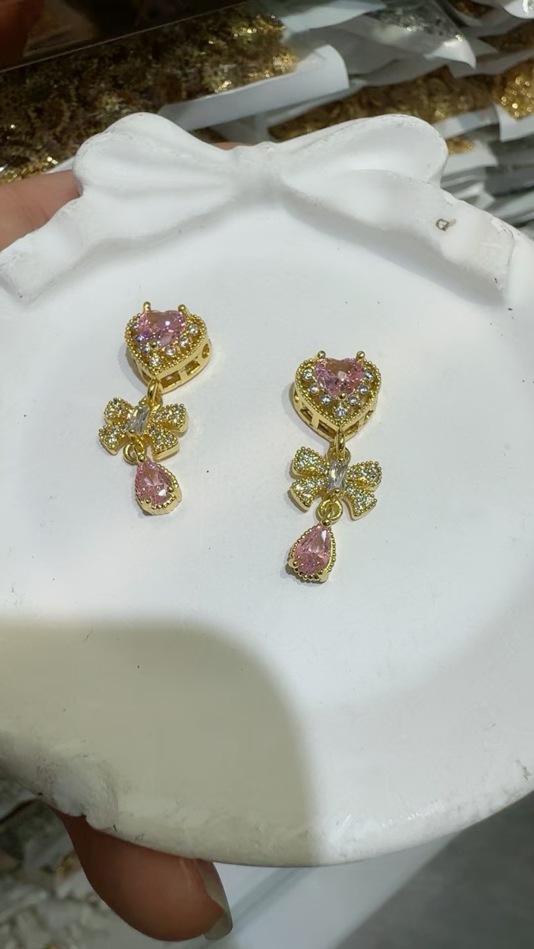 Factory direct sales zircon diamond heart-shaped bow pendant, copper-plated with real gold, thick silver, 14k, rose gold handmade diy bracelet, necklace, beaded and loose beaded accessories, wholesale materials