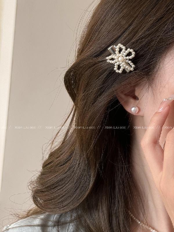 French pearl small flower 2024 new high-end side clip, side duckbill clip, forehead fringe clip headwear, only flowers Application Scenario