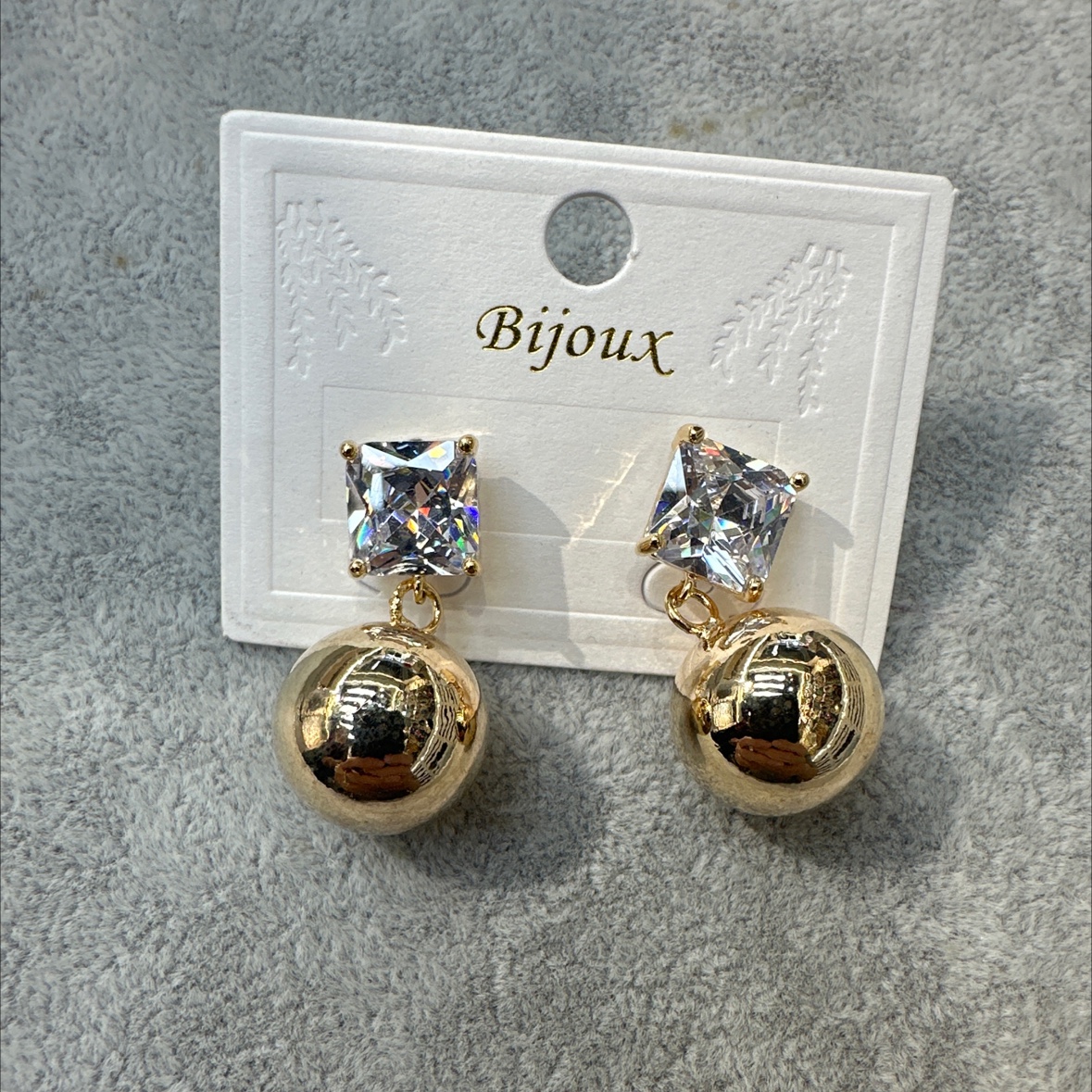 新款流行高级感饰品 耳环耳饰 简约时尚耐久不褪色 适合各种场合佩戴耳环