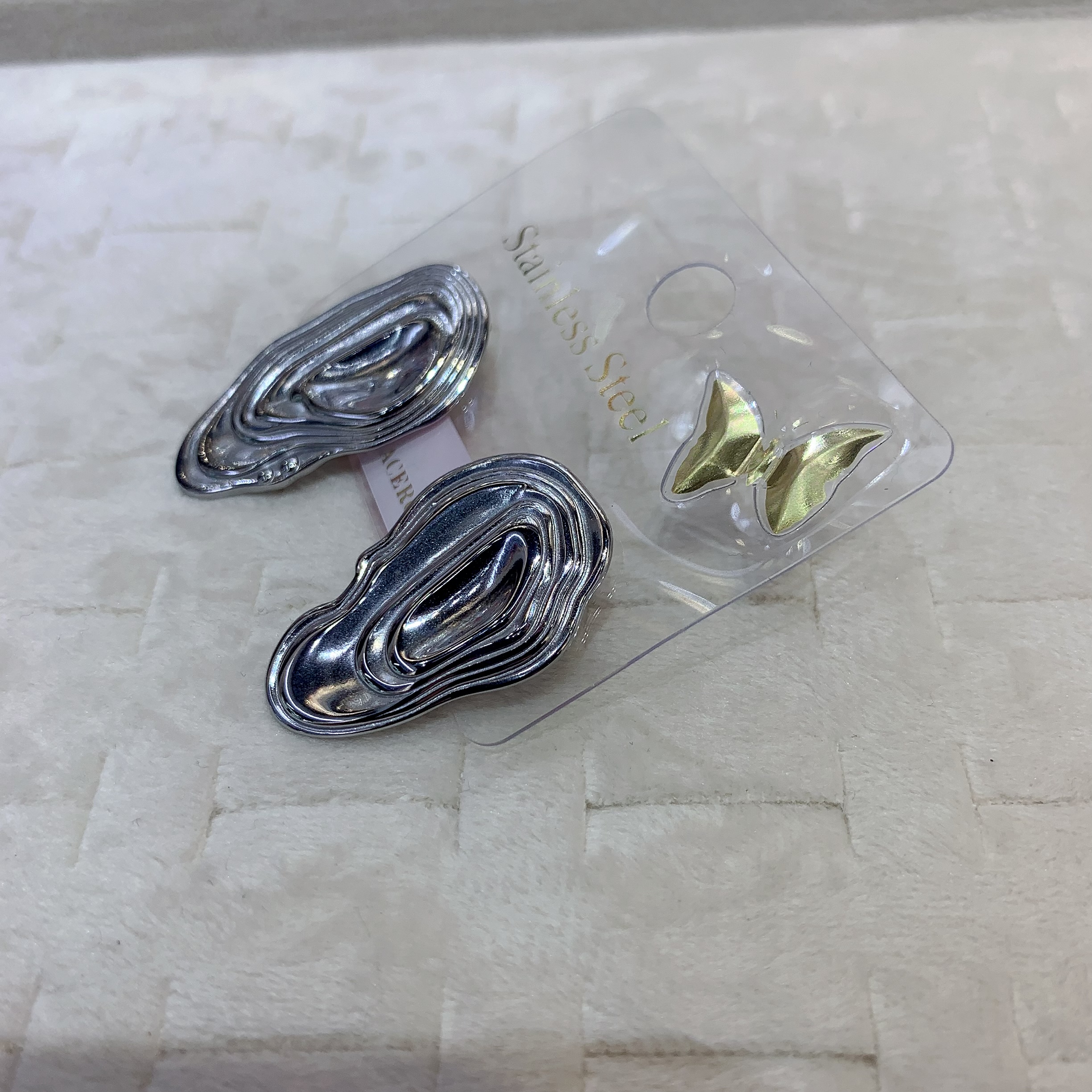 الأقراط الذهبية في الأذن الفولاذية من التيتانيوم Item Picture