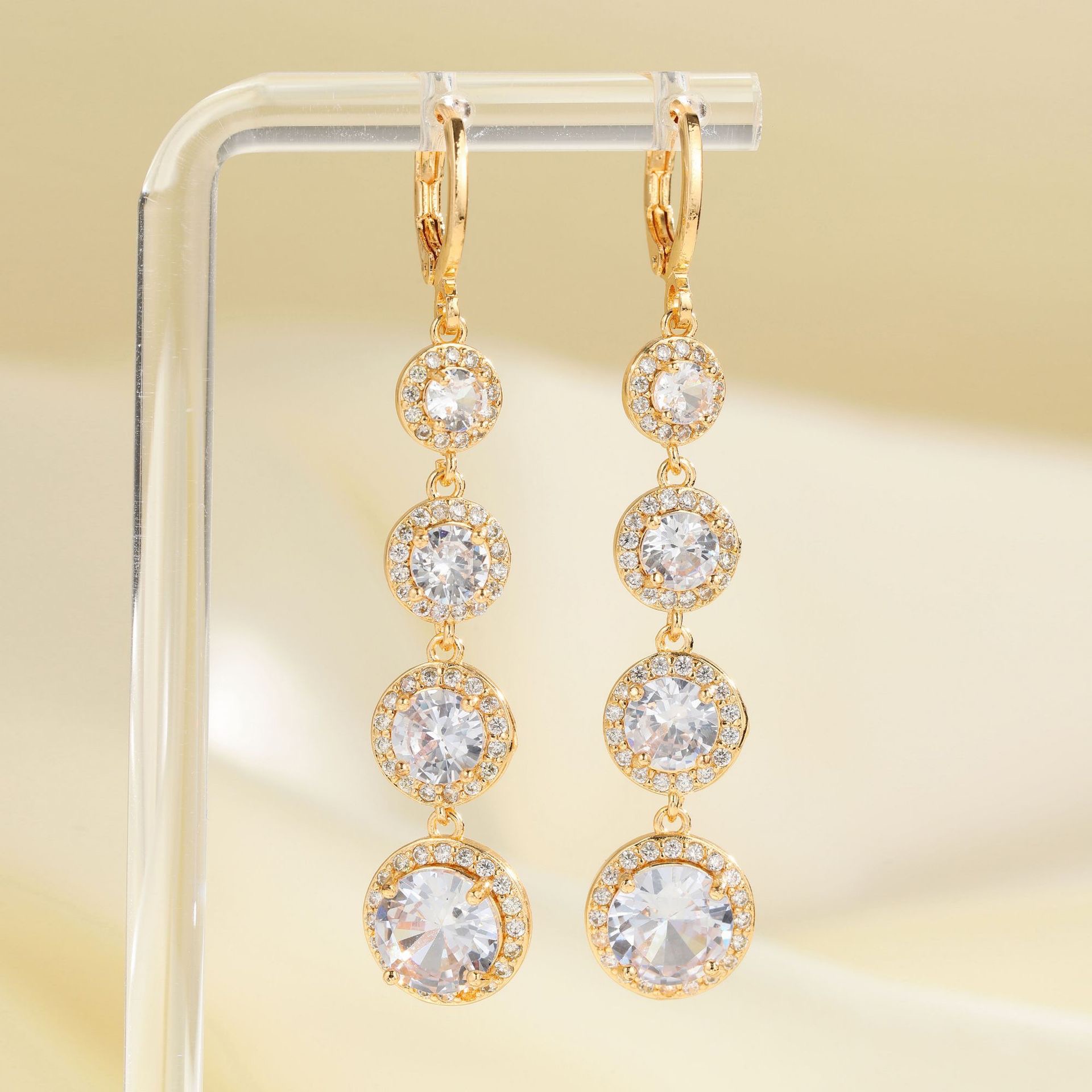 欧美流行几何圈圈耳扣女时尚锆石冷淡风网红同款连串圆形耳饰耳坠饰品耳饰耳环钛钢耳钉玫瑰金耳钉产品图