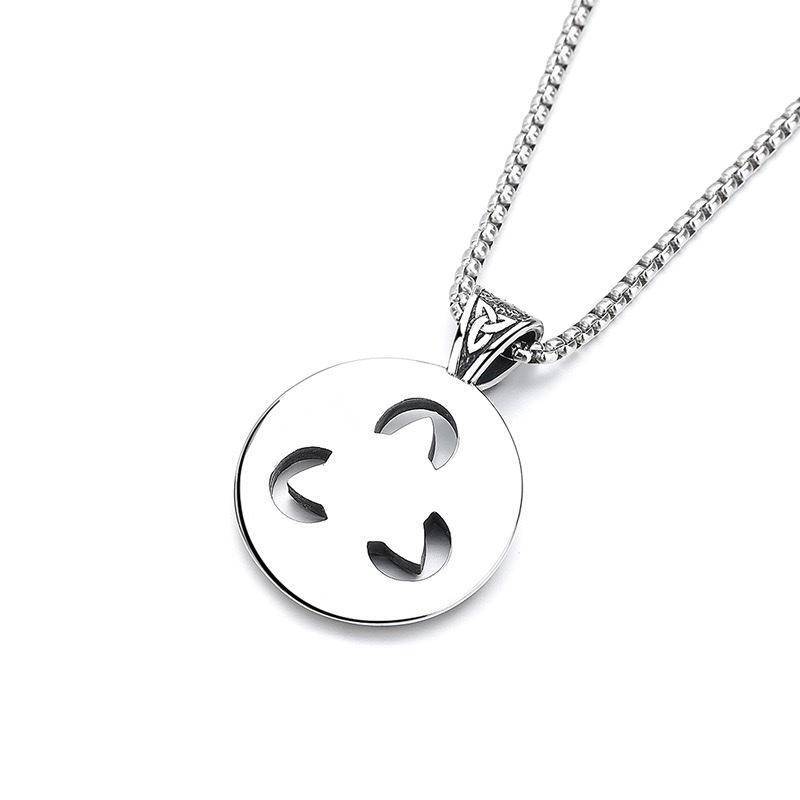 European and American retro trendy man titanium steel punk Irish heart-shaped knot round tag pendant sweater chain with accessories necklace Application Scenario