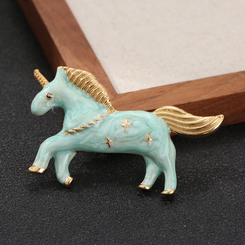 A simple and individual enamel oil drip macaron-colored unicorn pony brooch and delicate girlish corsage from Japan and South Korea Specification image