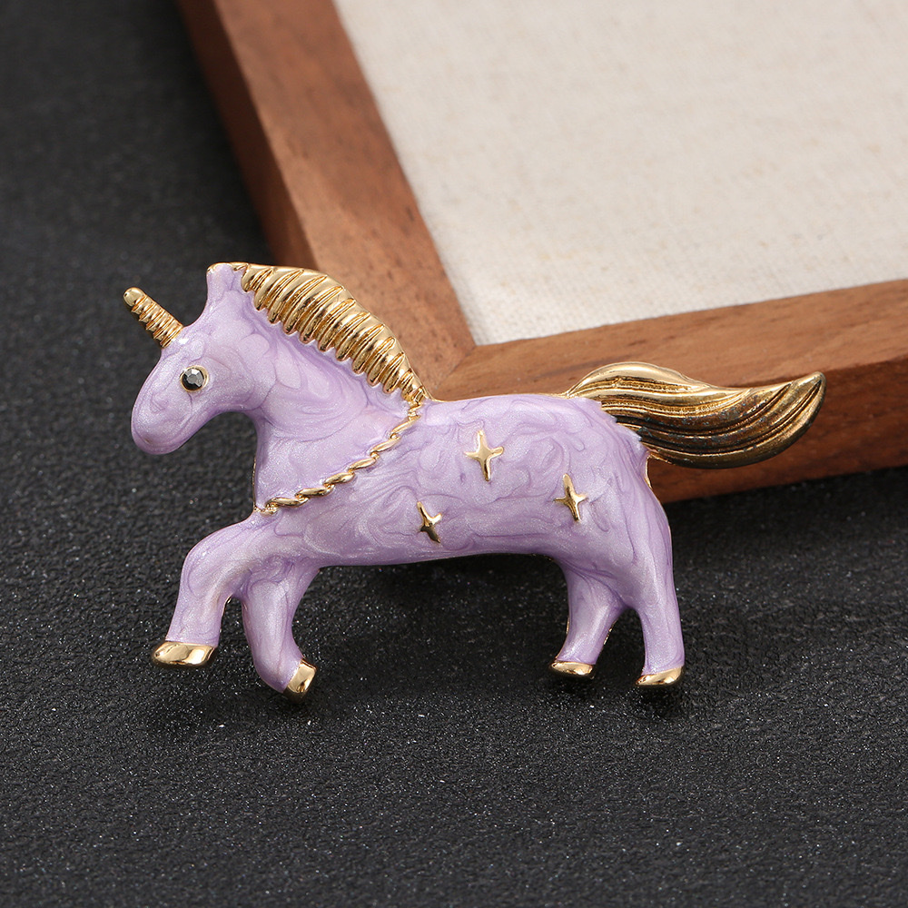 A simple and individual enamel oil drip macaron-colored unicorn pony brooch and delicate girlish corsage from Japan and South Korea Application Scenario