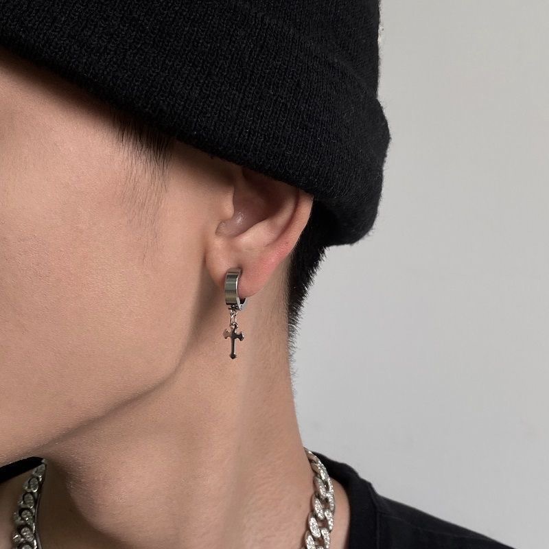 Cross ear clips, no ear piercings, men's cold style, men's single ear studs, trendy men's earrings, personalized and fashionable earrings, stainless steel ear studs, earrings, titanium steel ear studs, ear studs Application Scenario