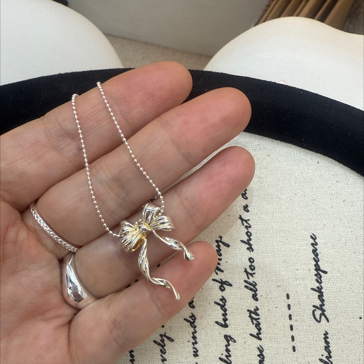 The S925 bow necklace is made of pure silver throughout. It is a Korean-style jewelry with a fresh and simple design. It is a DIY style and a niche Japanese and Korean item detail image 2